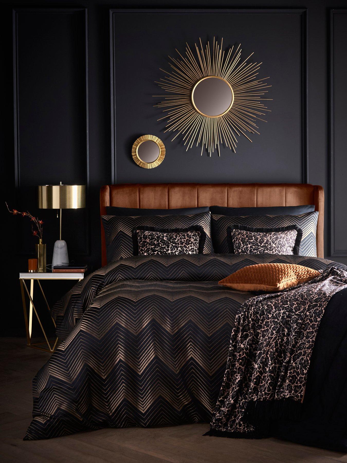 Image 6 of 6 of Laurence Llewelyn-Bowen Josephine Velvet Throw