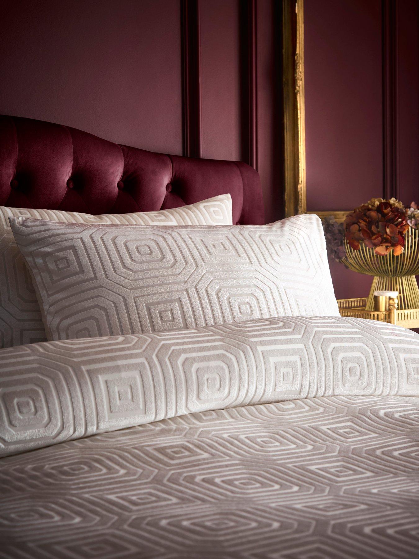 Image 3 of 4 of Laurence Llewelyn-Bowen Emile -jacquard Super-king Duvet Cover Set