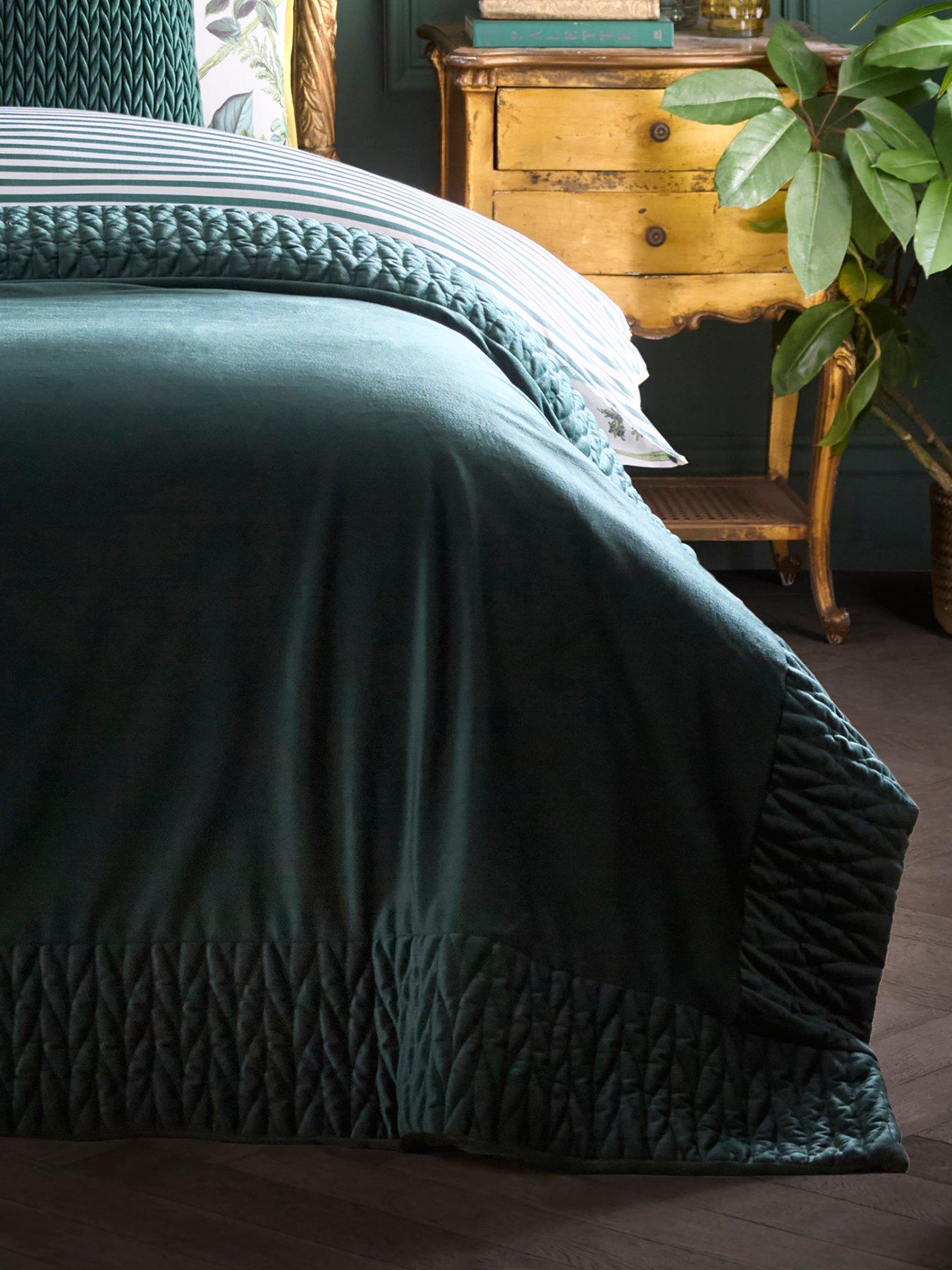 Laurence Llewelyn-Bowen Siena -velvet 150cm X 220cm Bedspread