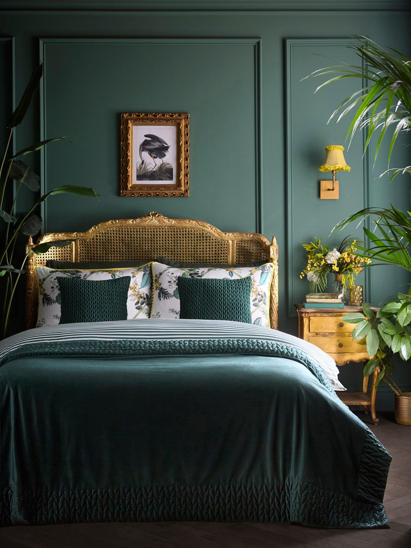 Image 3 of 3 of Laurence Llewelyn-Bowen Siena -velvet 150cm X 220cm Bedspread