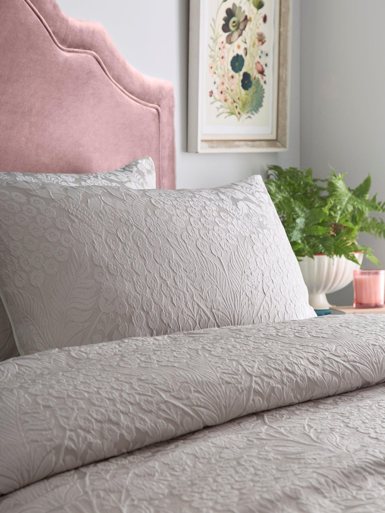 Image 3 of 5 of Appletree Toria - Jacquard Super-king Duvet Cover Set