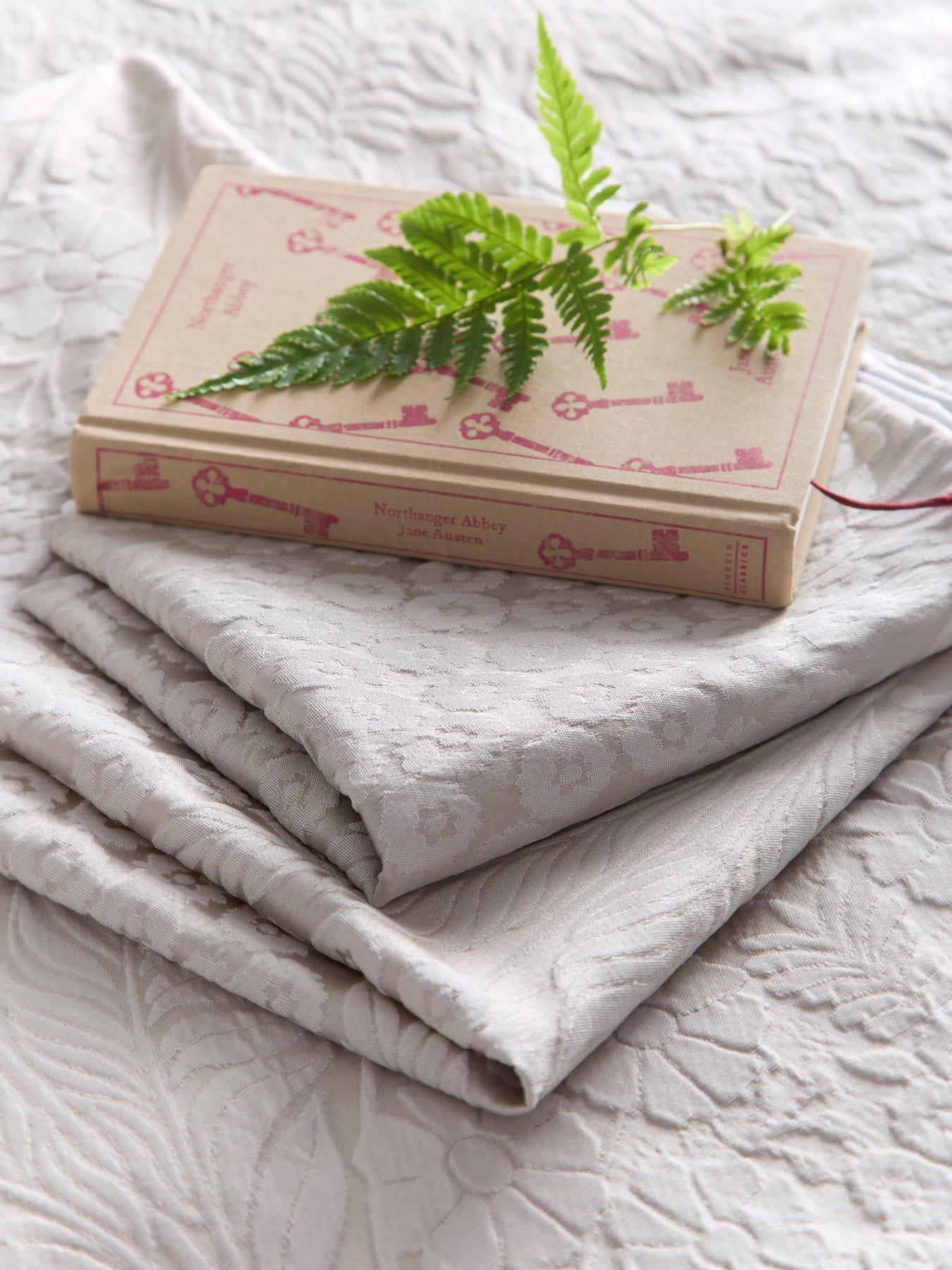 Image 4 of 5 of Appletree Toria - Jacquard Super-king Duvet Cover Set