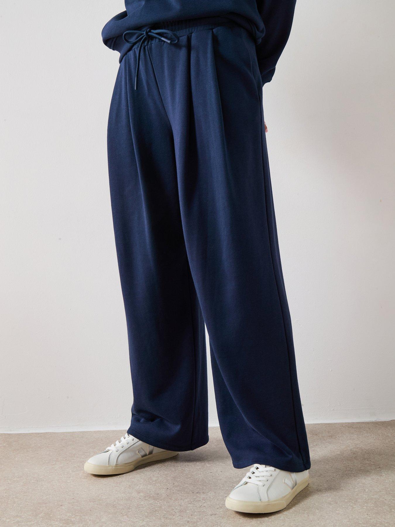 undefined Womens Training Revive Track Pant - Navy