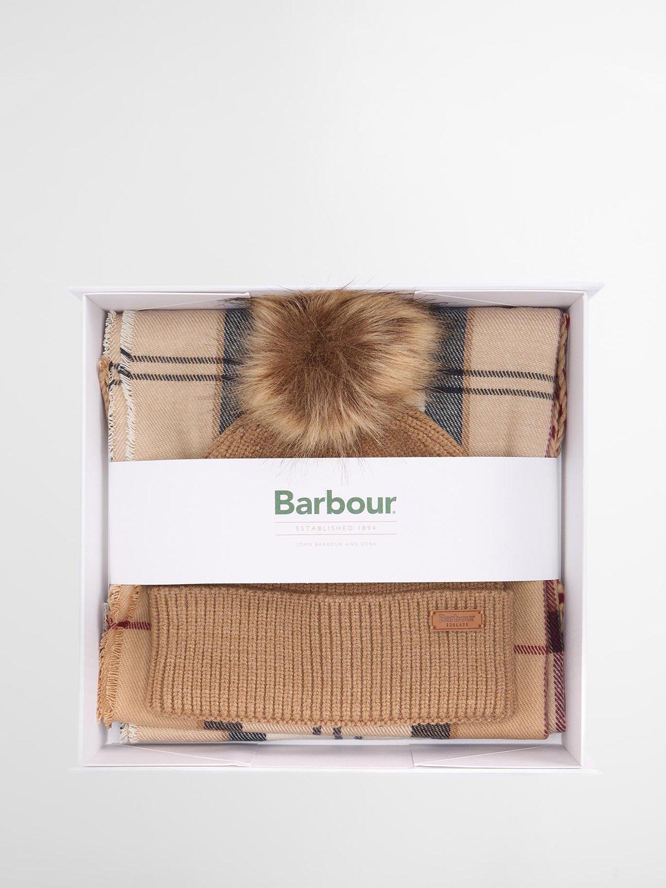 Image 2 of 5 of Barbour Dover Beanie &amp; Hailes Scarf Gift Set