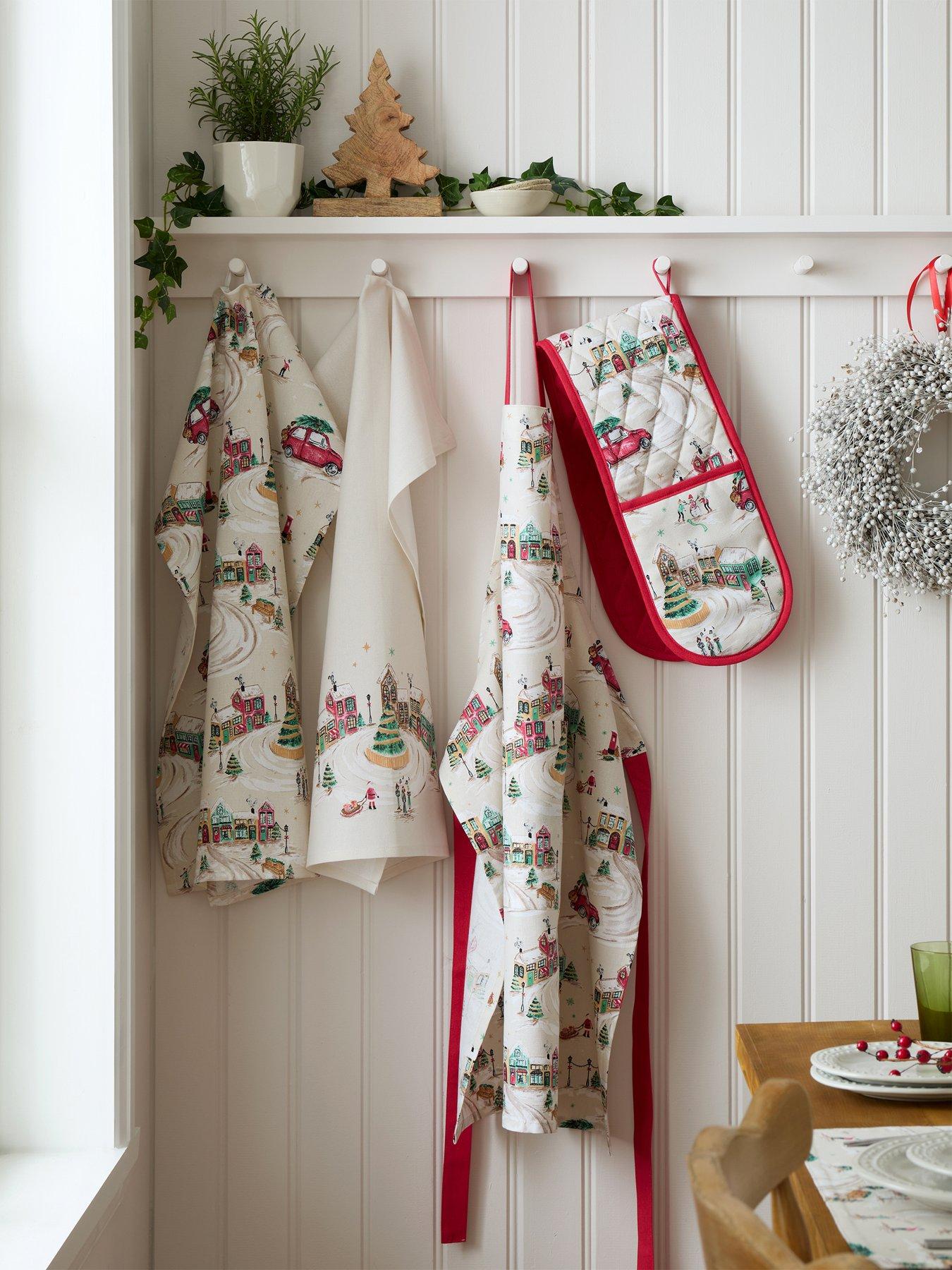 Image 3 of 3 of Catherine Lansfield Christmas Town Double Oven Glove