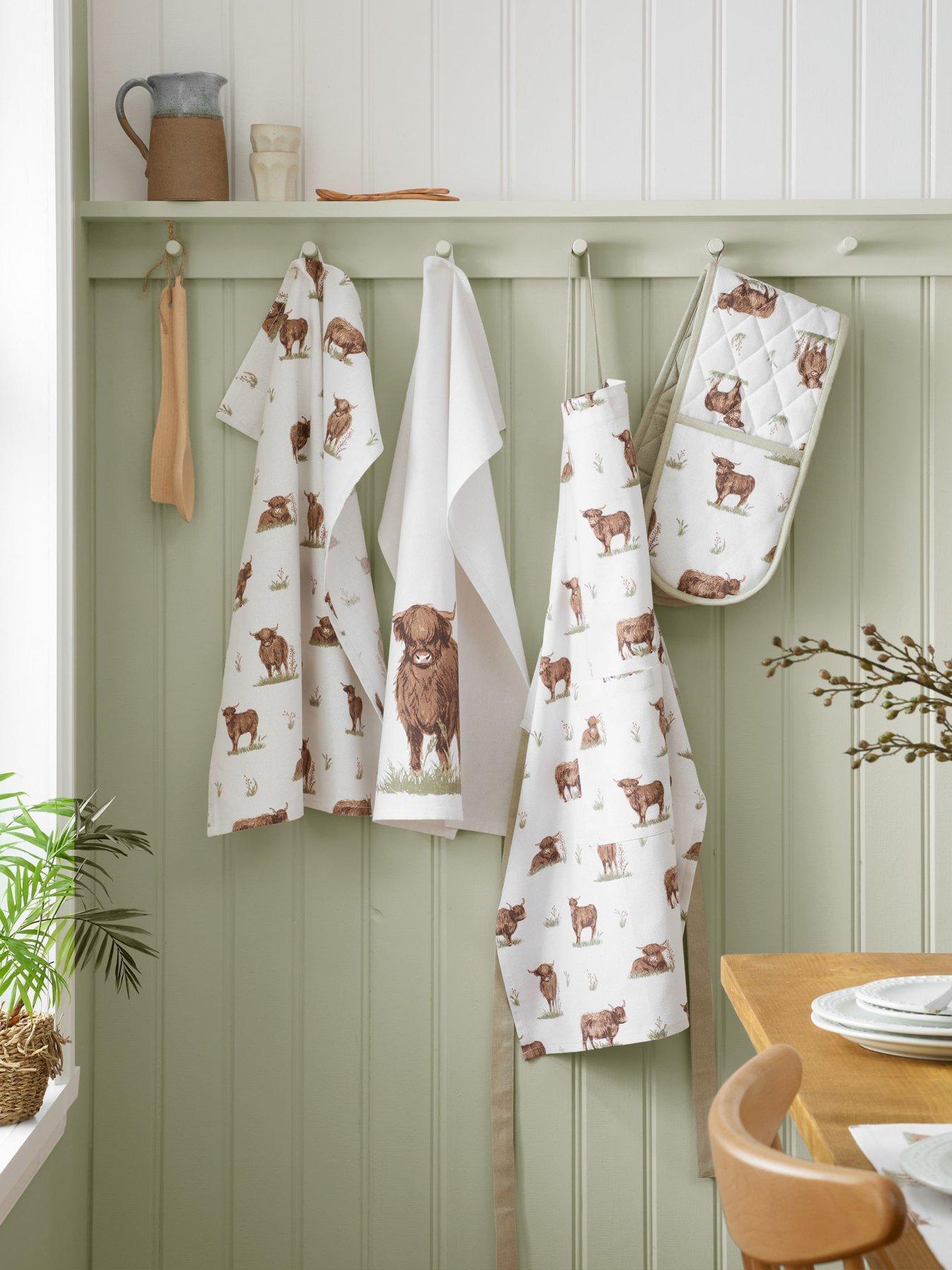 Image 4 of 4 of Catherine Lansfield Angus Highland Cow Apron
