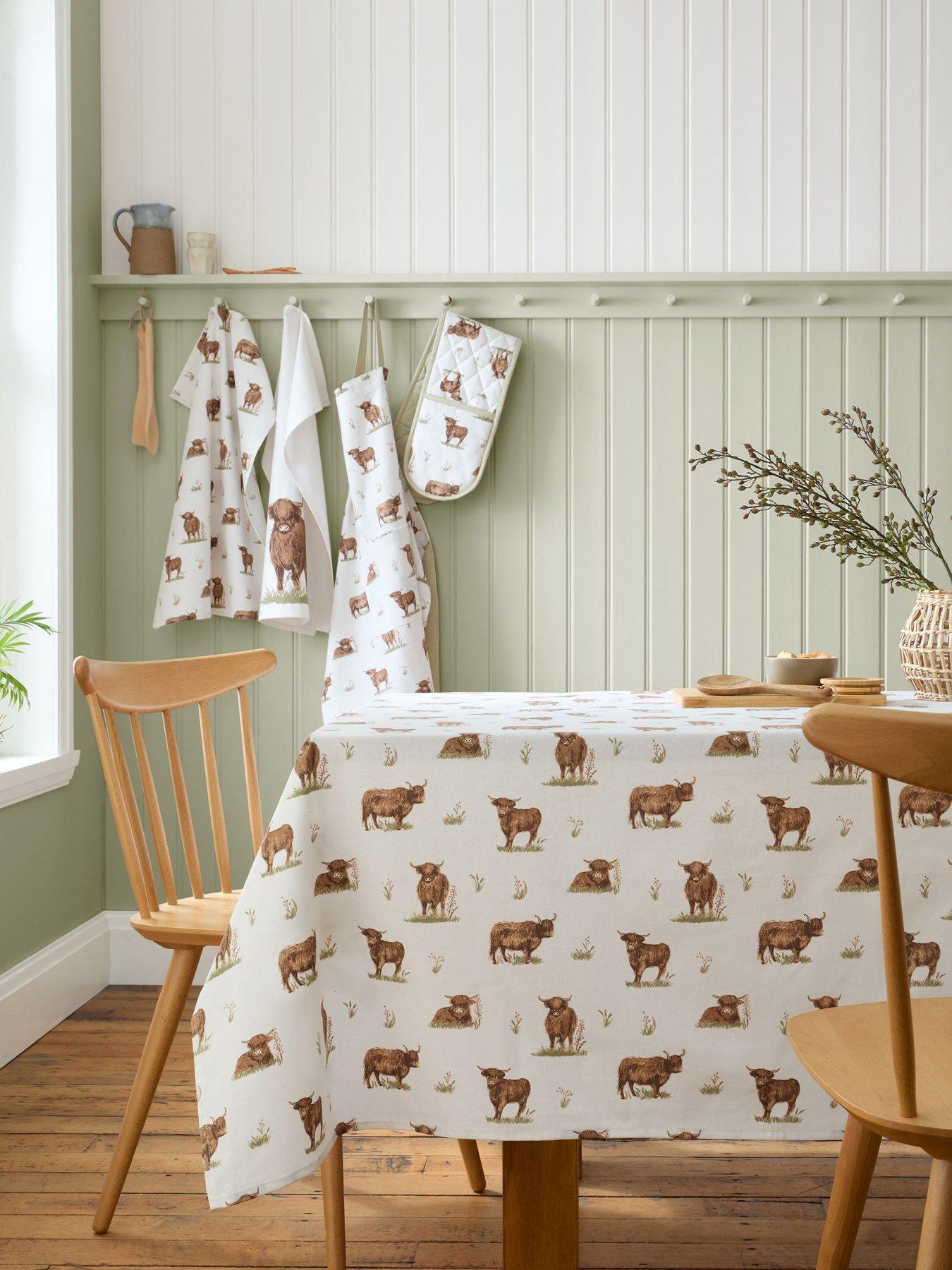 Catherine Lansfield Angus Highland Cow Table Cloth- 137x178cm