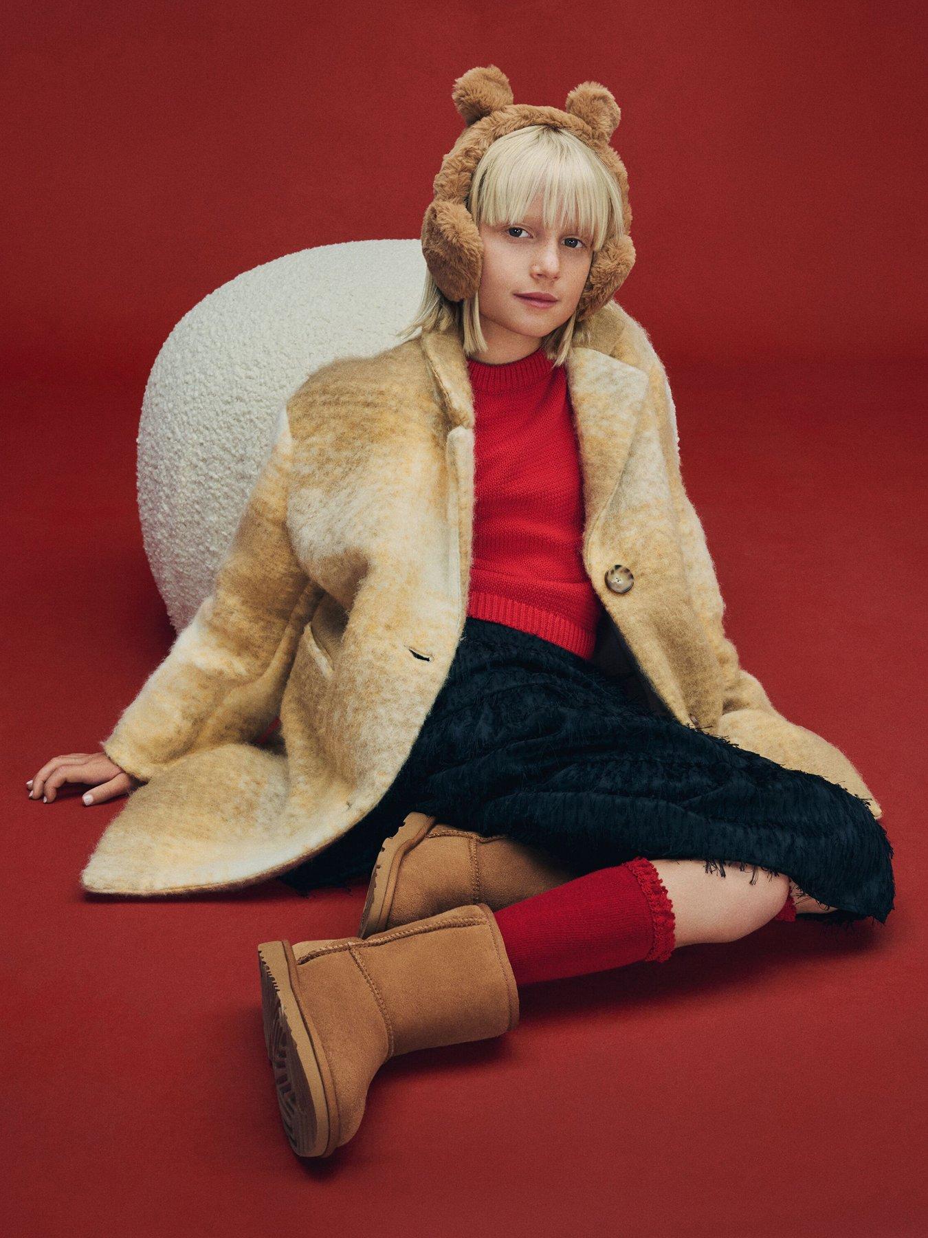 Ugg Classic II Boots for Kids in Chestnut Sheepskin Size EU 32.5 US 1 - Image 5