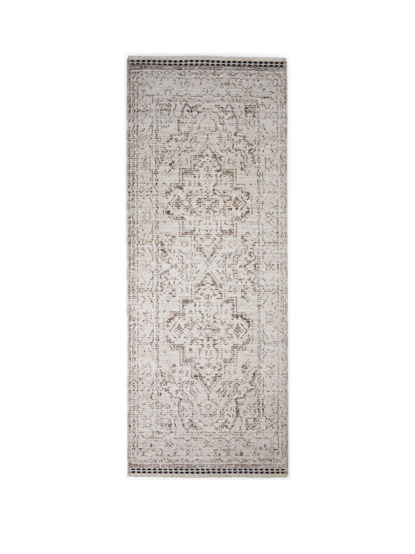 undefined Mateo Medallion Runner