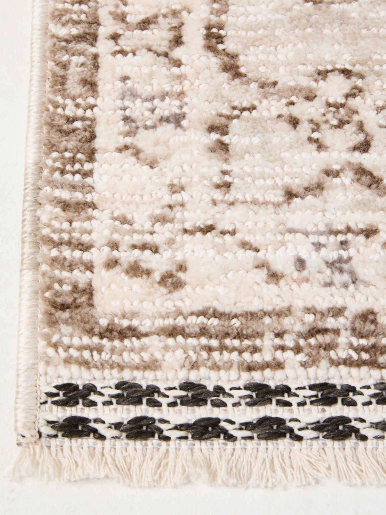 Image 4 of 5 of Michelle Keegan Home Mateo Traditional Rug - Grey