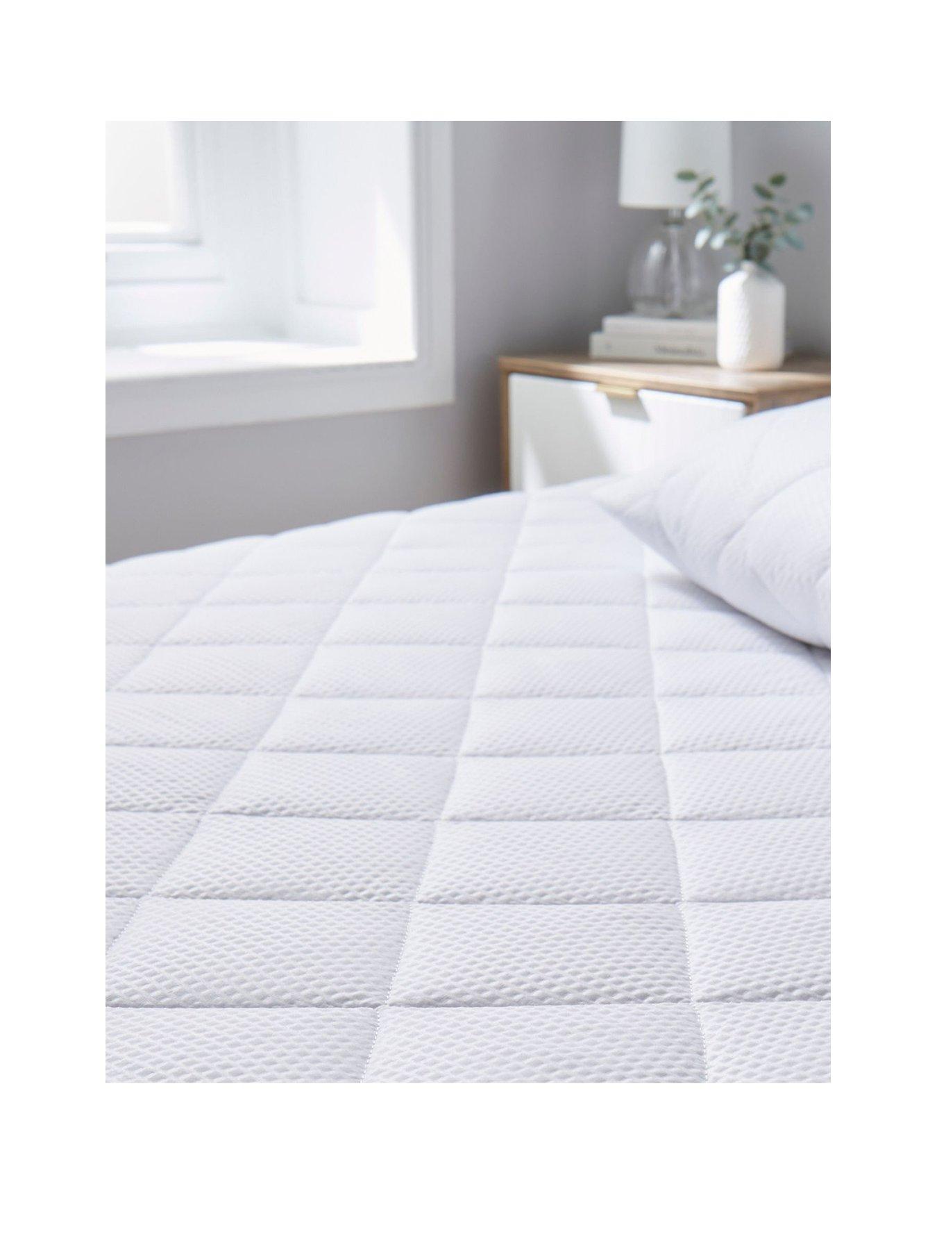 undefined Breathe, Cooling  &  Moisture Wicking Mattress Protector