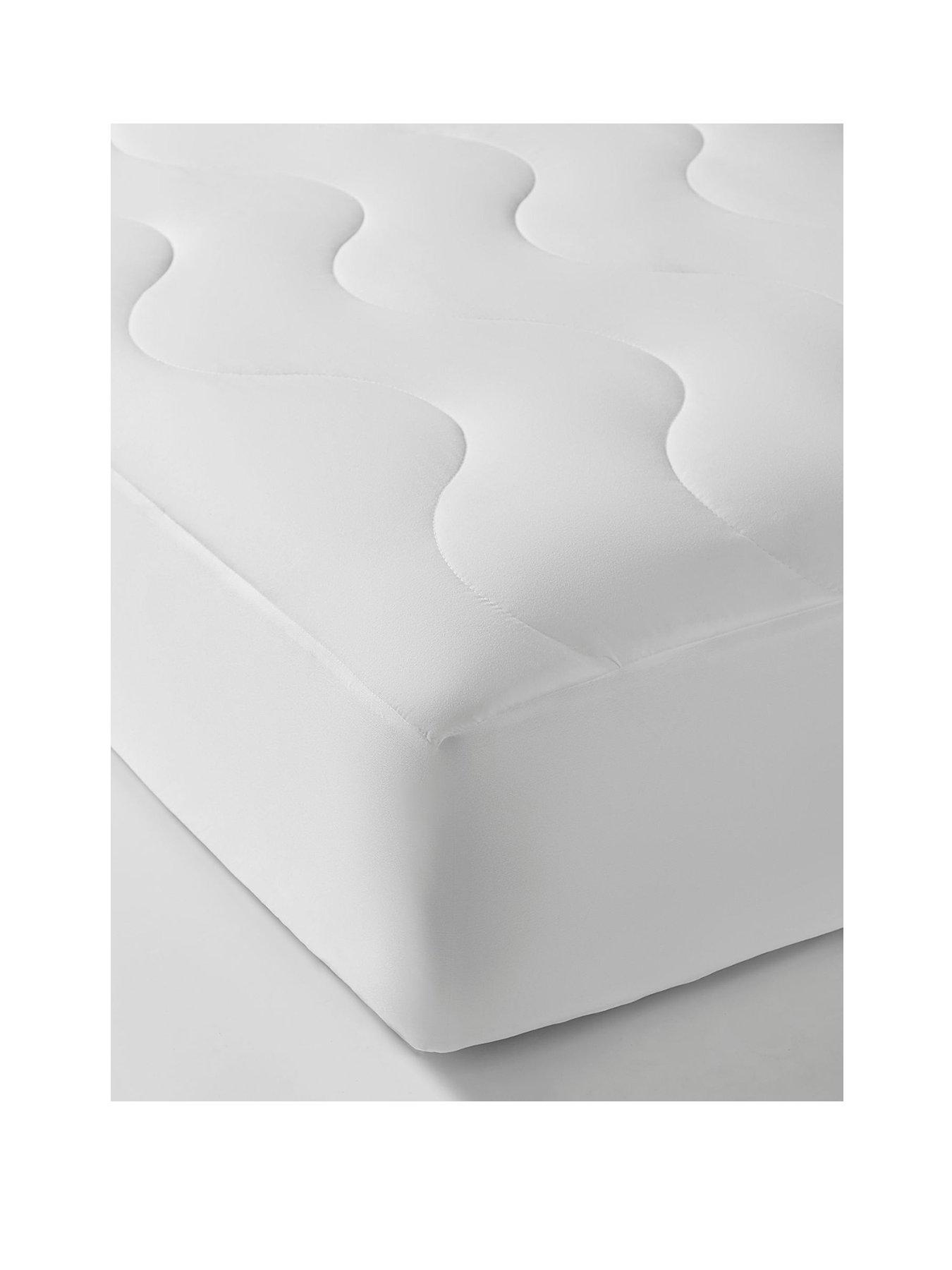 The Fine Bedding Company Spundown Hypoallergenic Mattress Protector
