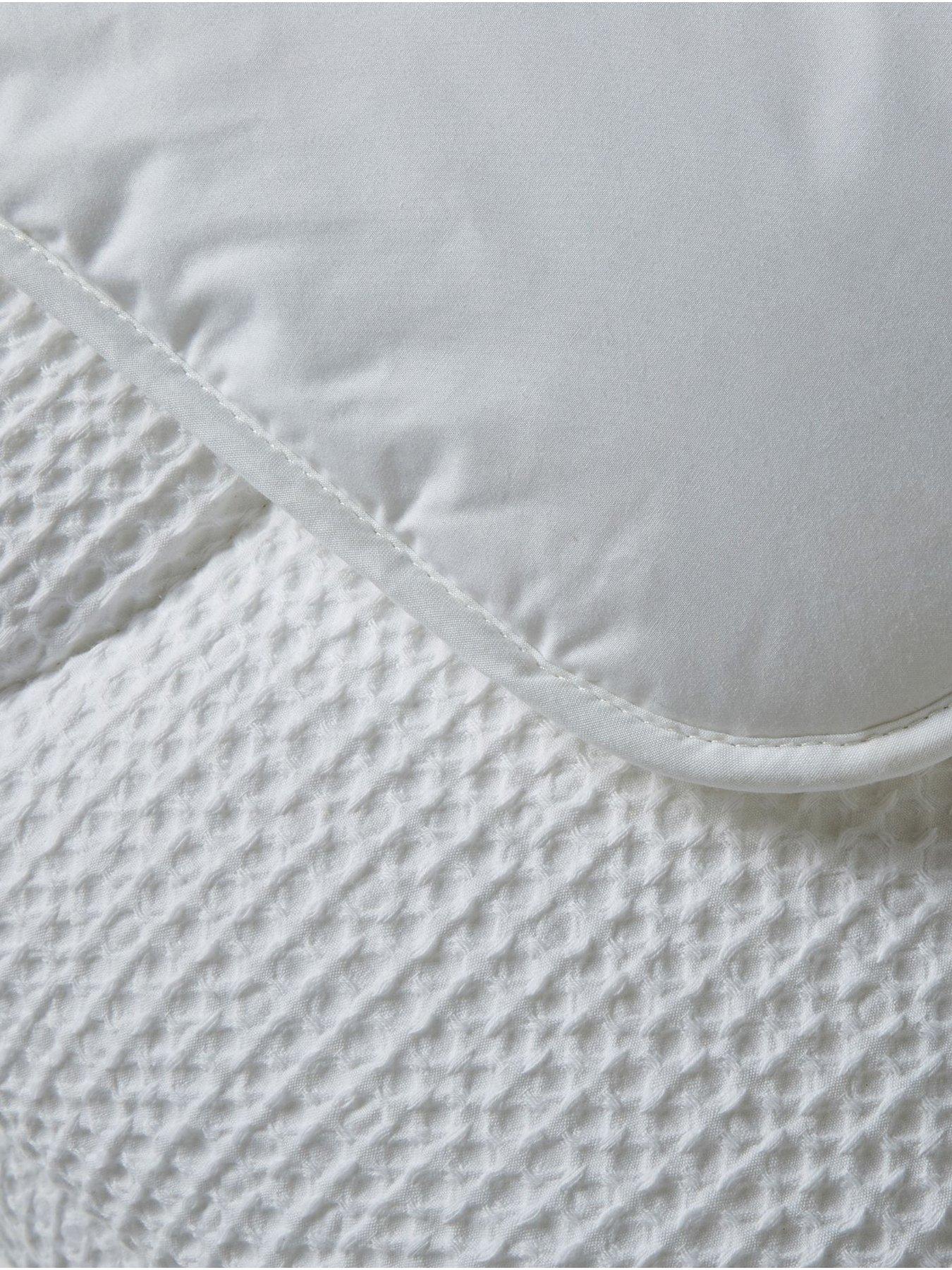 Image 3 of 7 of Night Lark Waffle 4.5 Tog Coverless Summer Duvet&nbsp;- White