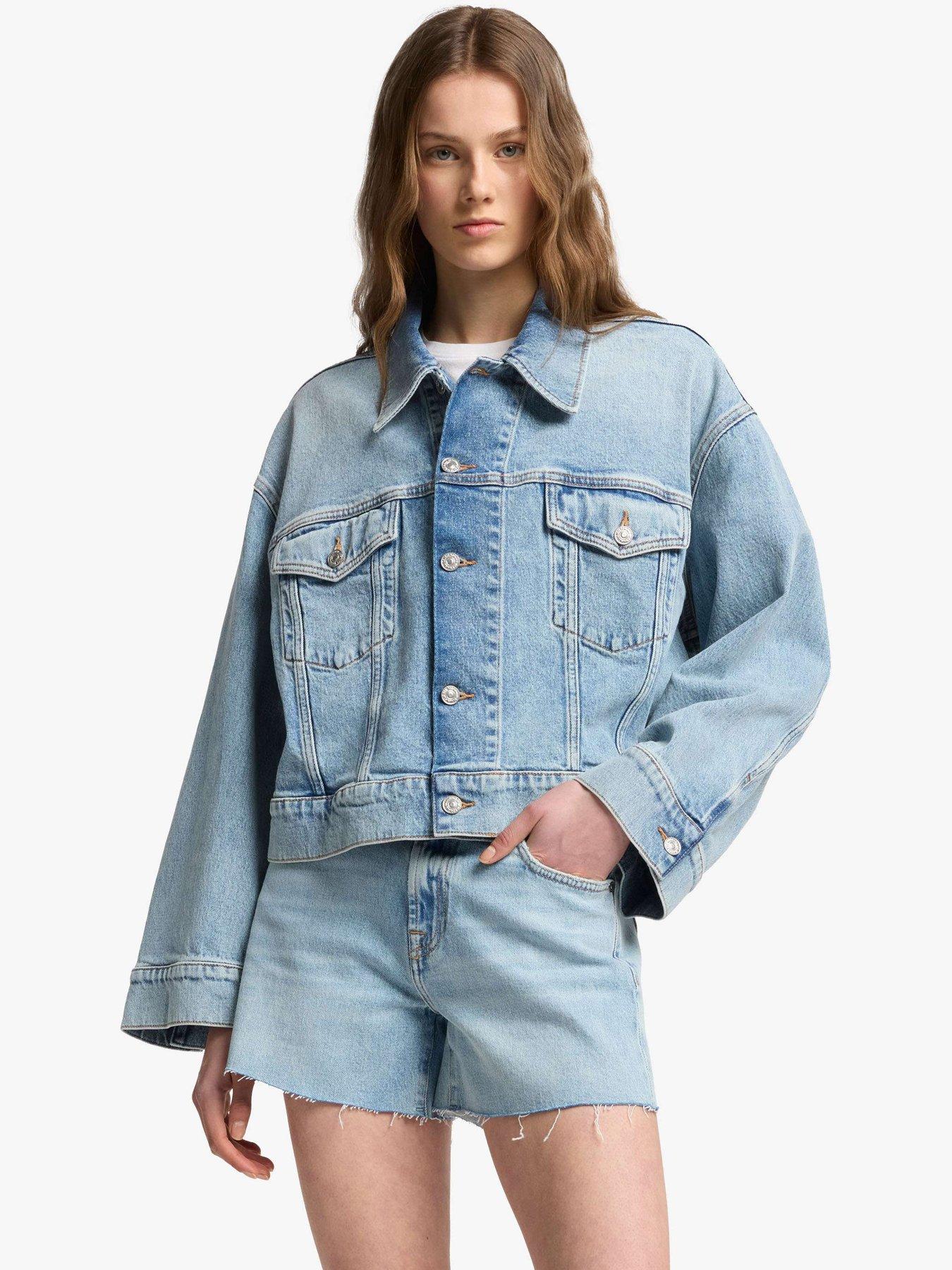 undefined Oli Cropped Trucker Denim Jacket - Light Blue
