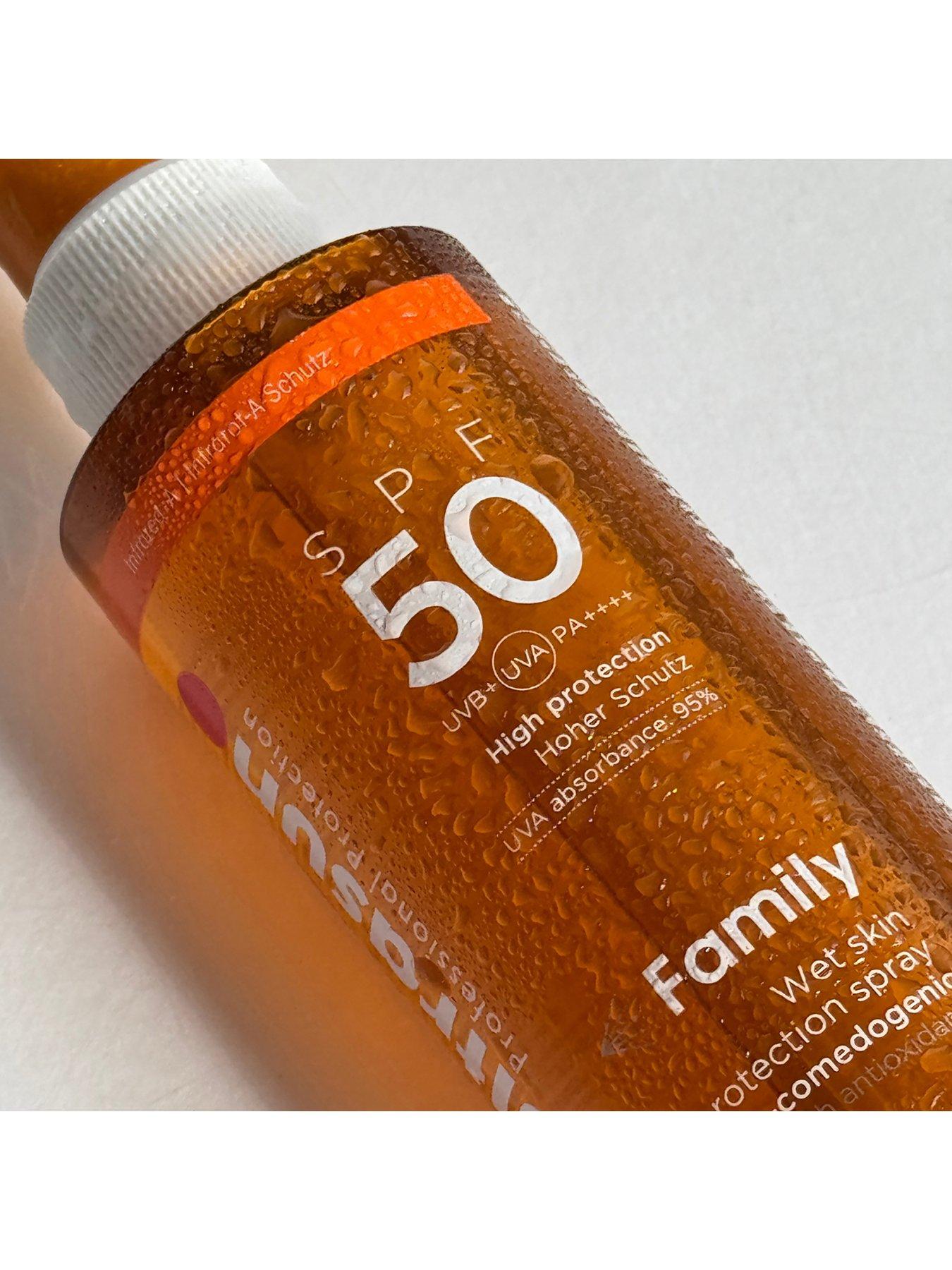 Image 2 of 3 of ultrasun Family Wet Skin Spray SPF50