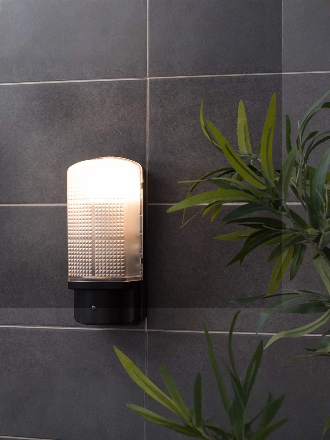 ValueLights Griffin Black IP44 Dusk Till Dawn Sensor Bulkhead Wall Light