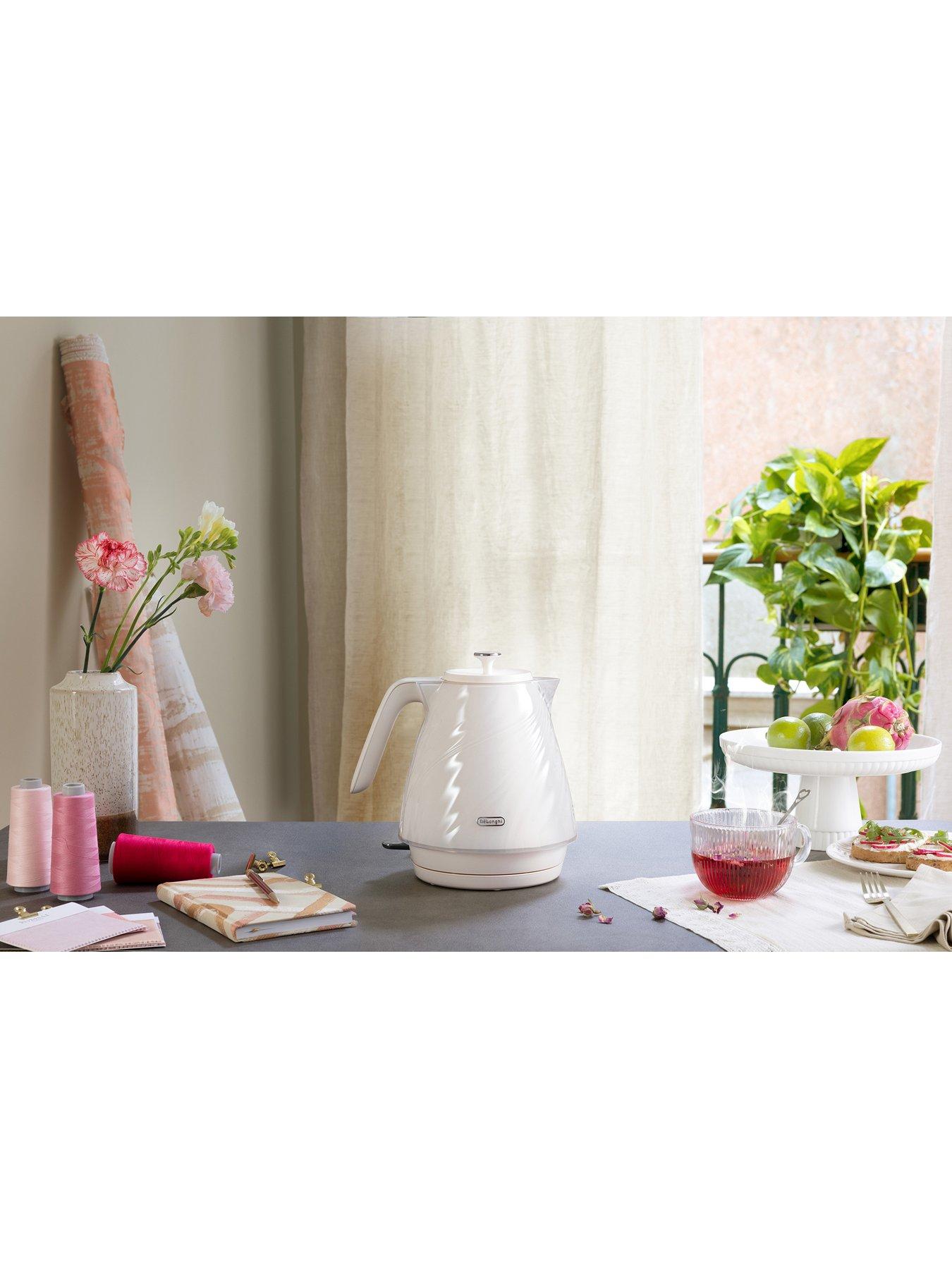 Image 2 of 7 of DeLonghi Ballerina Seta Kettle - Cream