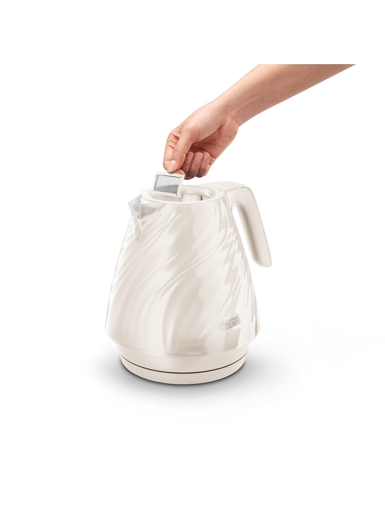 Image 4 of 7 of DeLonghi Ballerina Seta Kettle - Cream