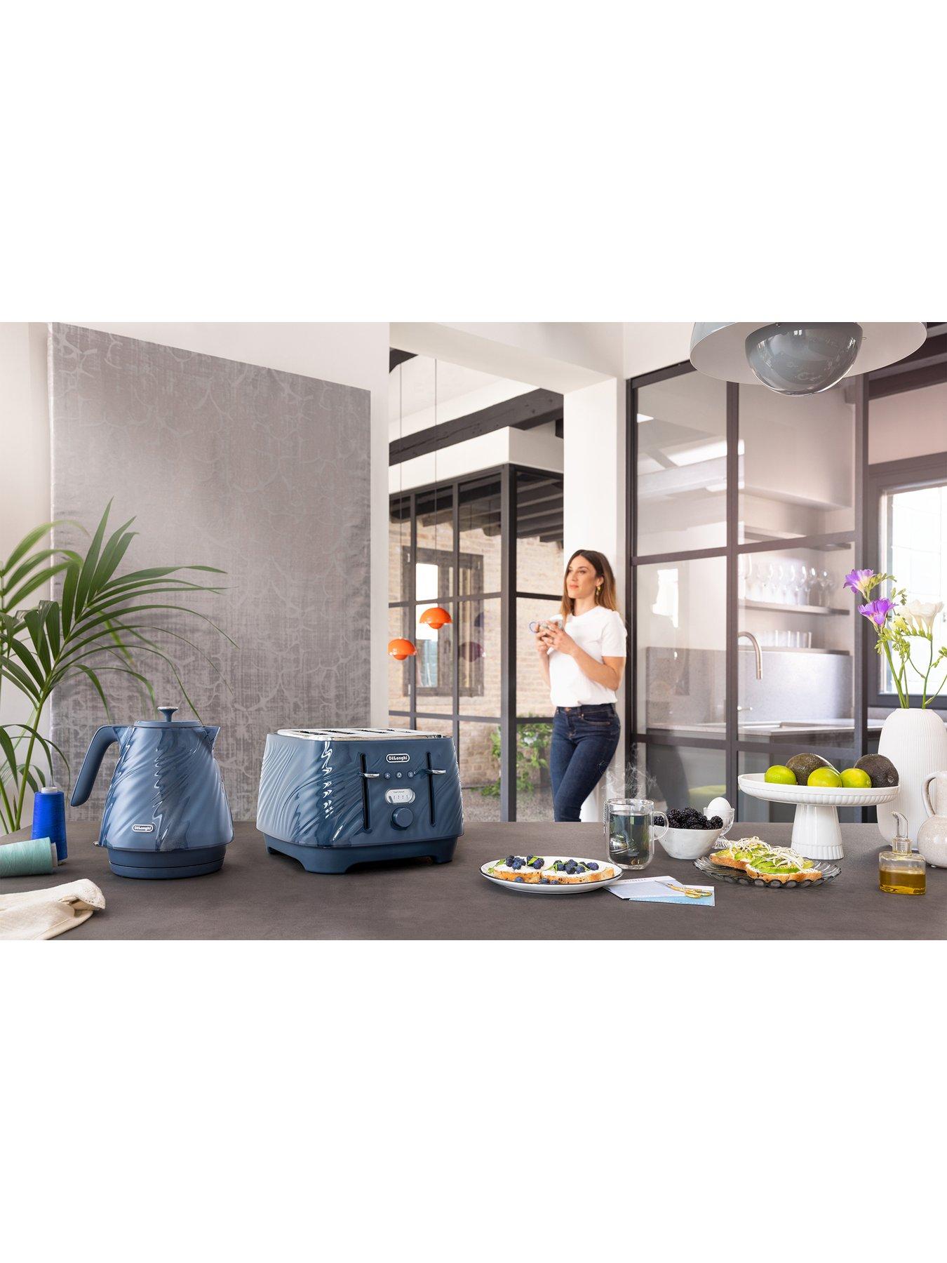Image 6 of 8 of DeLonghi Ballerina Seta Toaster - Blue