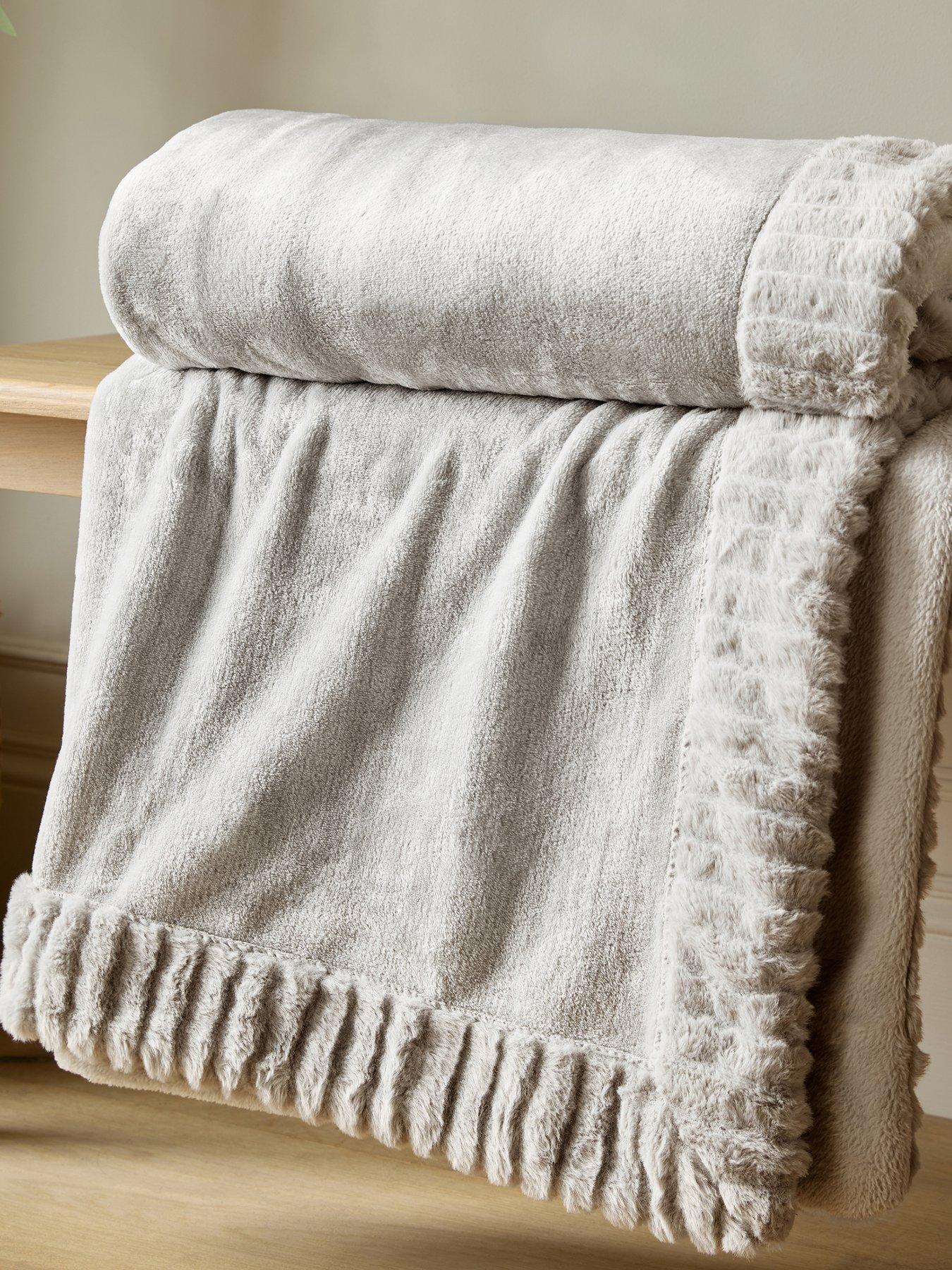 Catherine Lansfield Velvet  &  Faux Fur Throw - Blush
