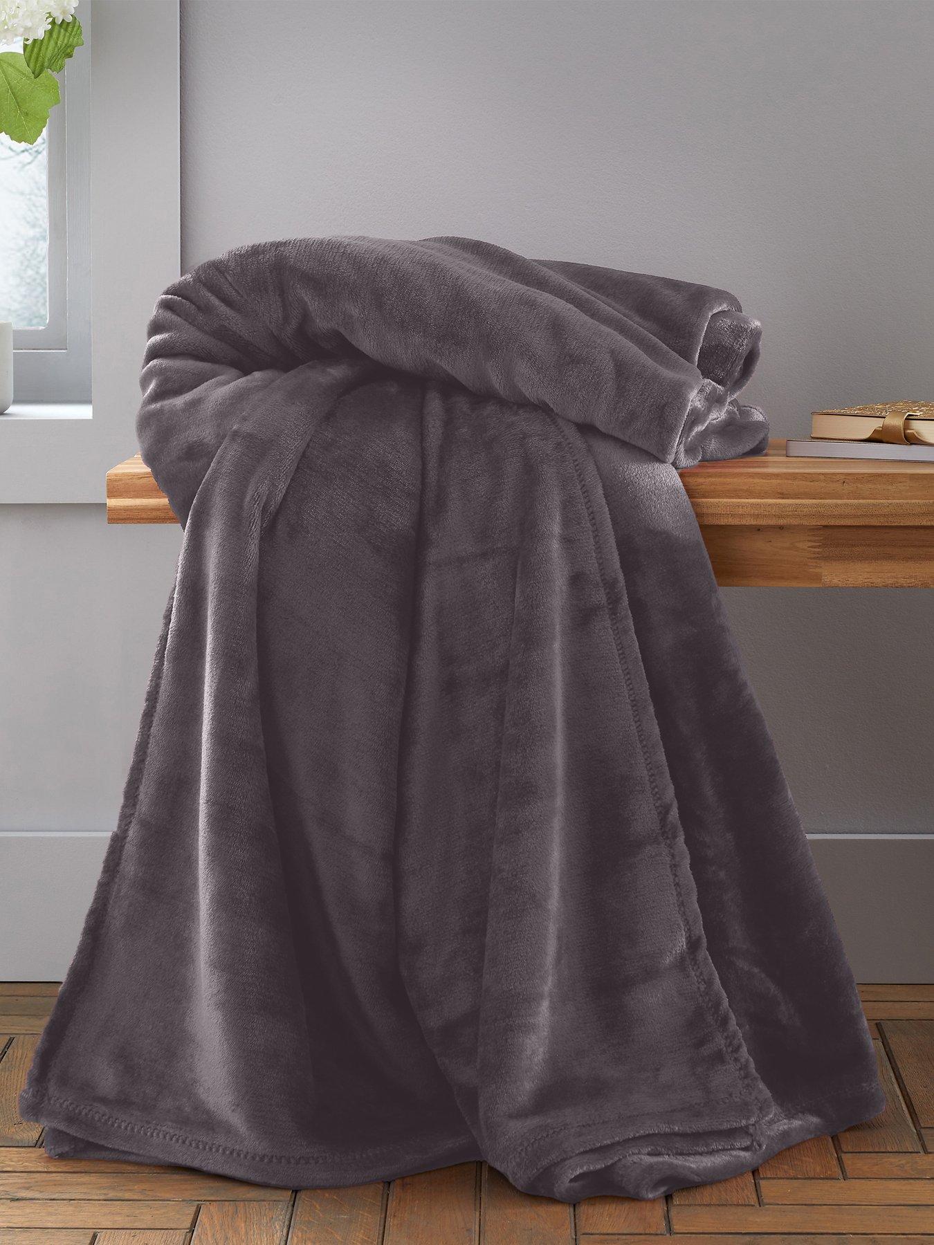 Image 1 of 4 of Catherine Lansfield Raschel Velvet Touch Throw 130x170