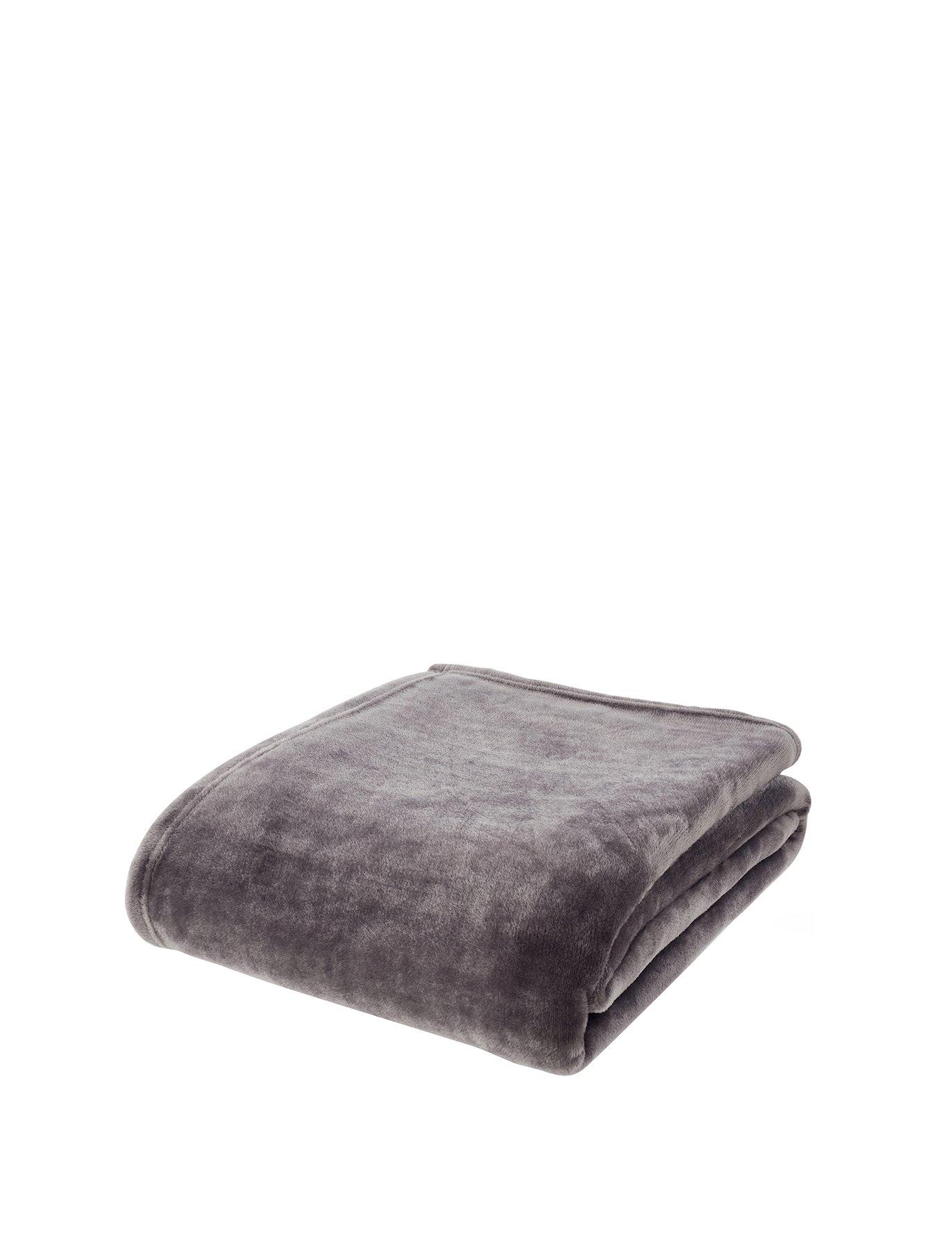 Image 2 of 4 of Catherine Lansfield Raschel Velvet Touch Throw 130x170