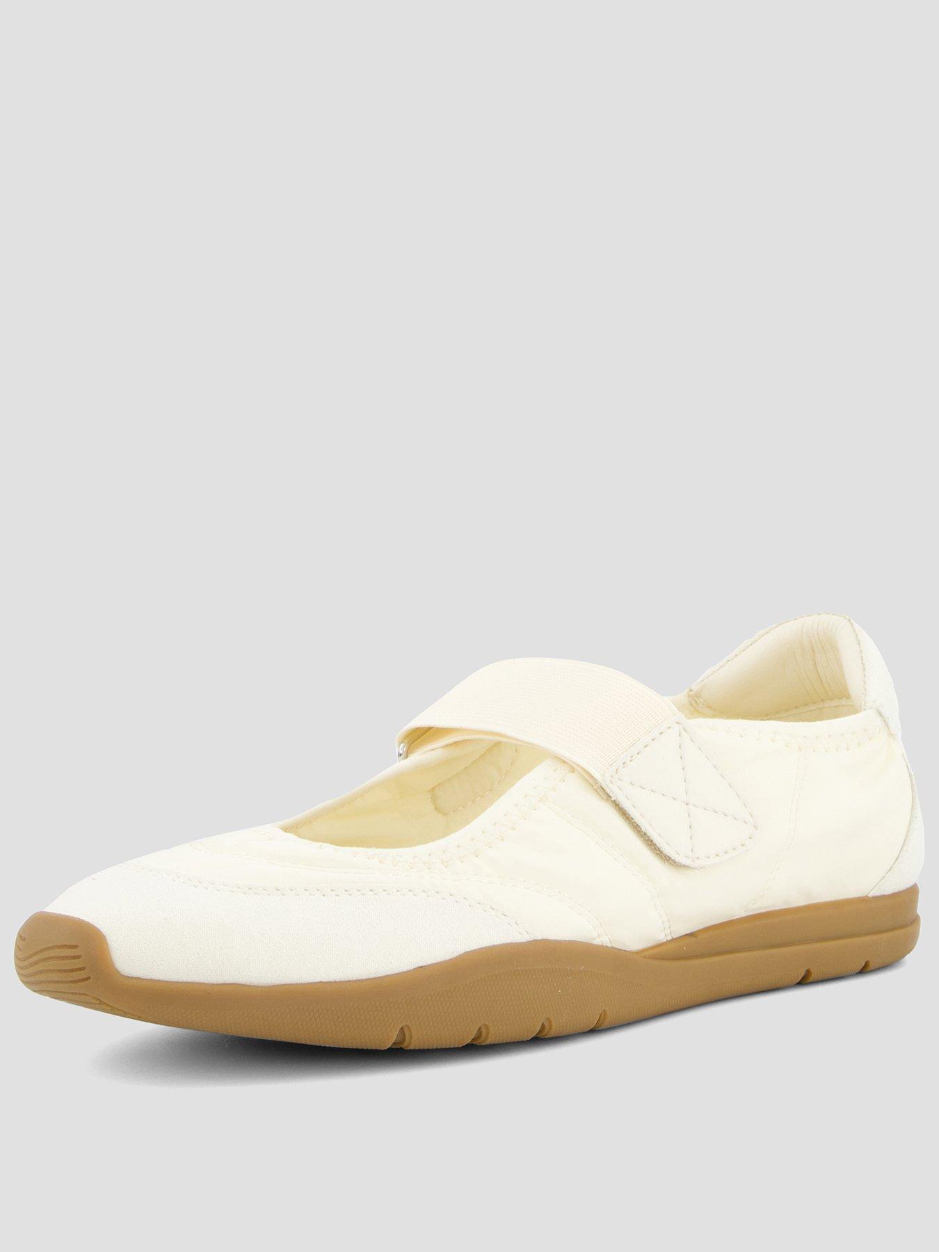 The Very Collection Ballet Trainer - Cream