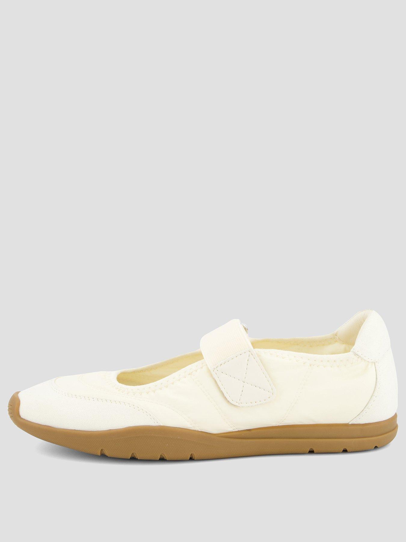 Image 2 of 7 of The Very Collection Ballet Trainer&nbsp;- Cream