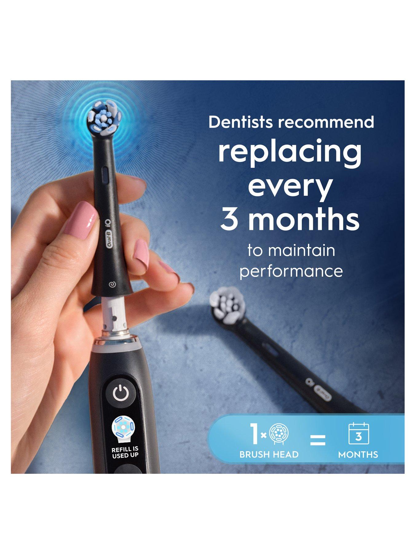 Image 4 of 7 of Oral-B iO Ultimate Clean Black 4ct