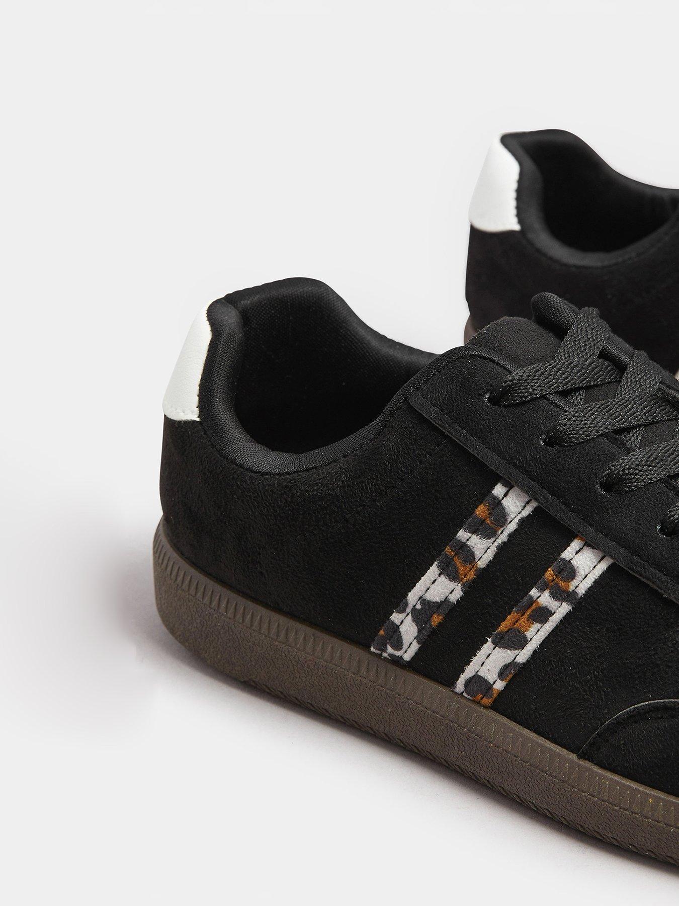Image 4 of 4 of Yours Extra Wide Fit Retro Animal Stripe Trainer - Black