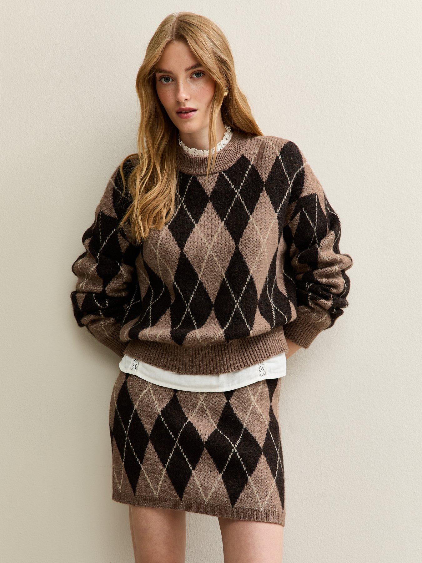 Image 1 of 6 of New Look Argyle Crew Neck Midweight Knit Jumper - Brown