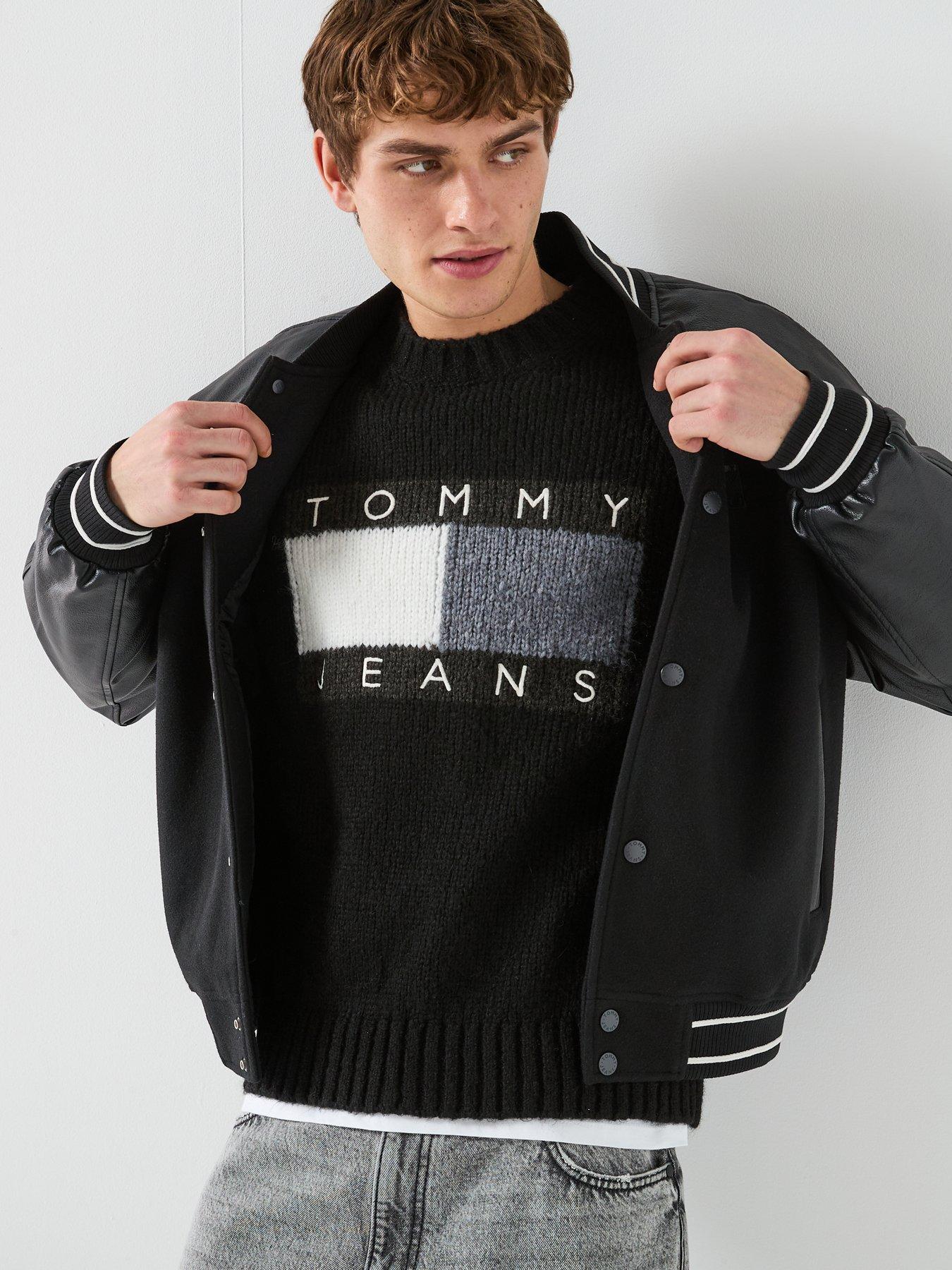 Image 6 of 6 of Tommy Jeans Flag Bearer Knitted Jumper - Black