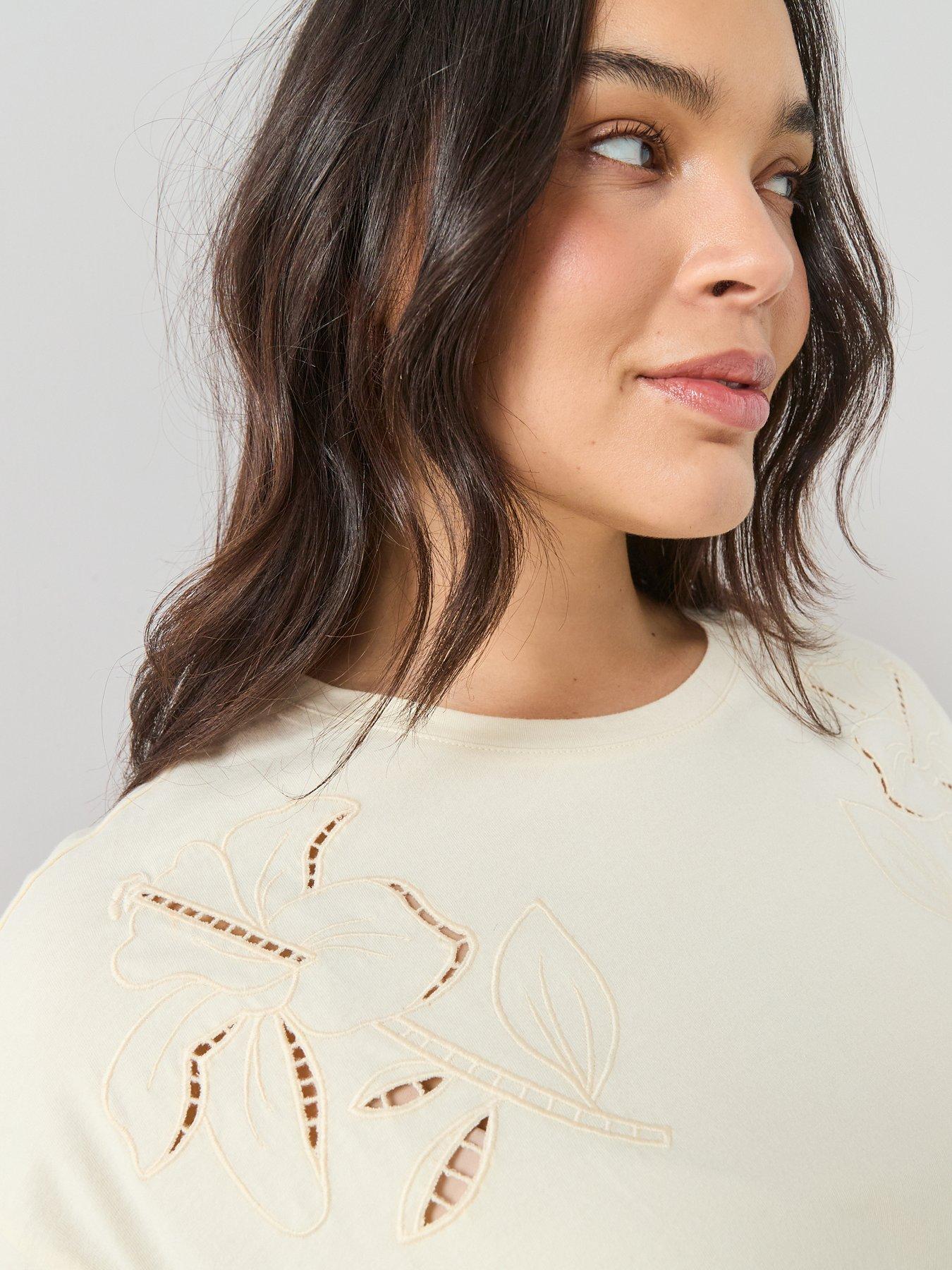 Image 4 of 6 of The Very Collection Curve Embroidered T-shirt - Cream