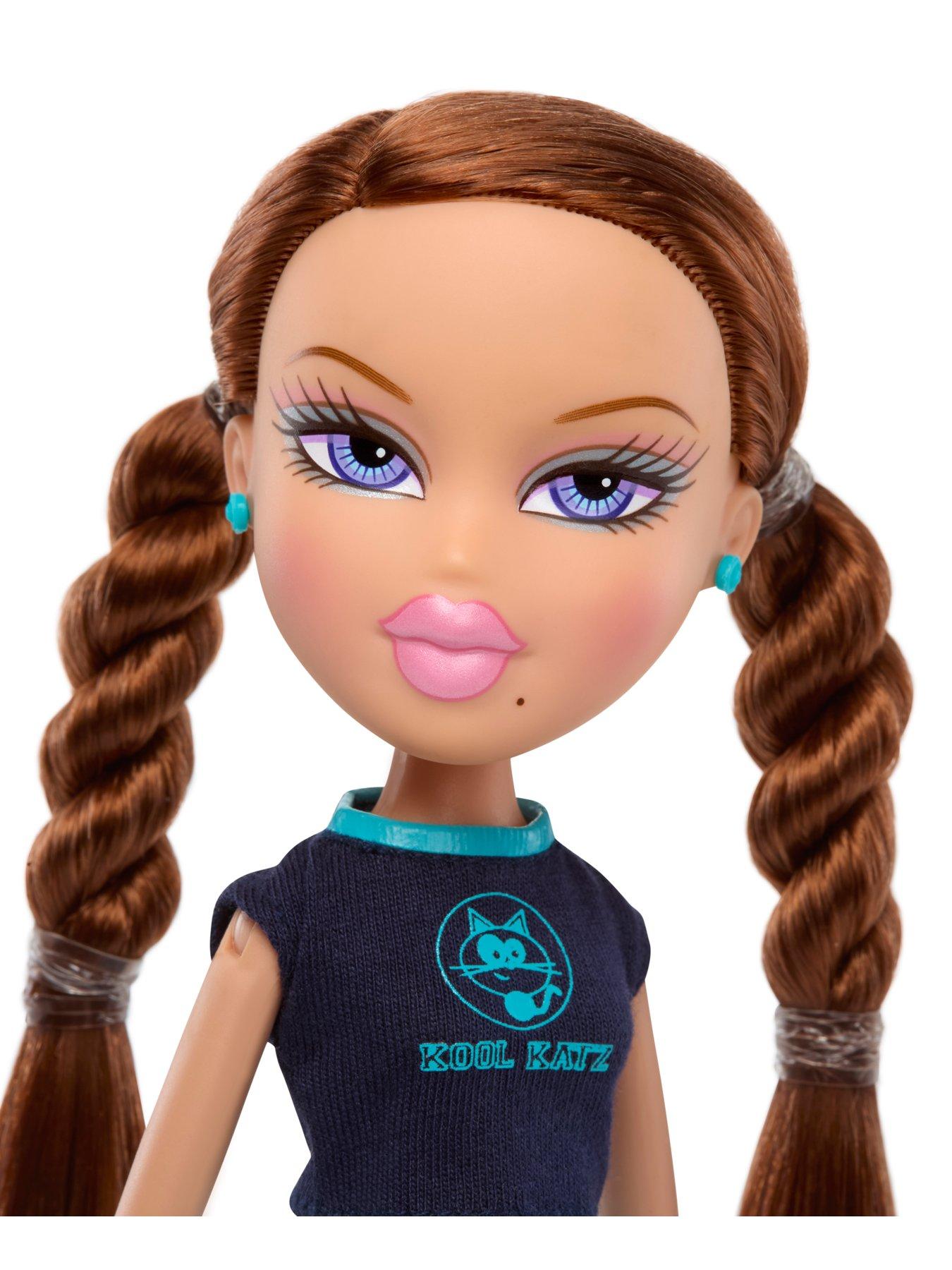 Image 3 of 7 of Bratz Play Sportz Roxxi Soccer Doll