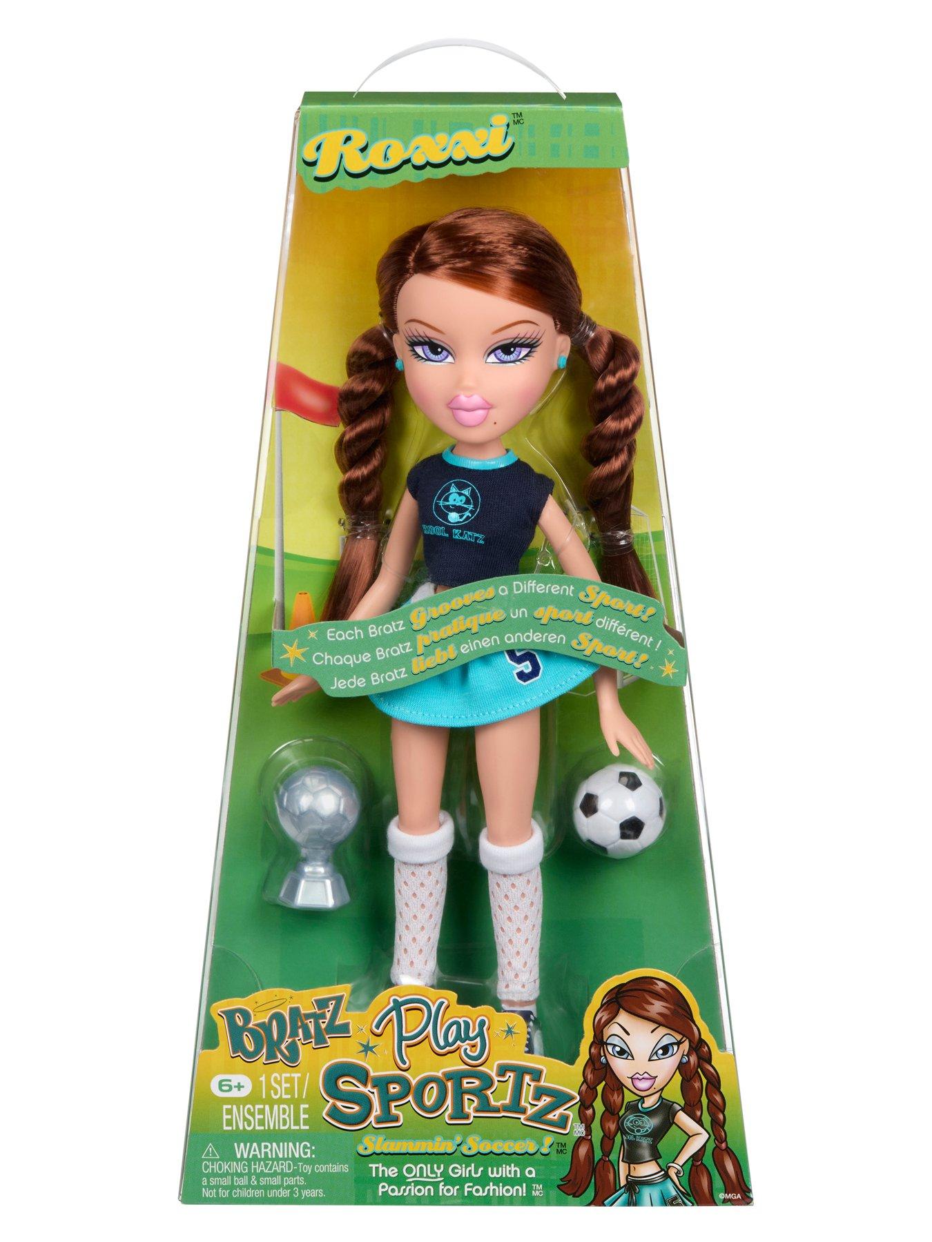 Image 6 of 7 of Bratz Play Sportz Roxxi Soccer Doll