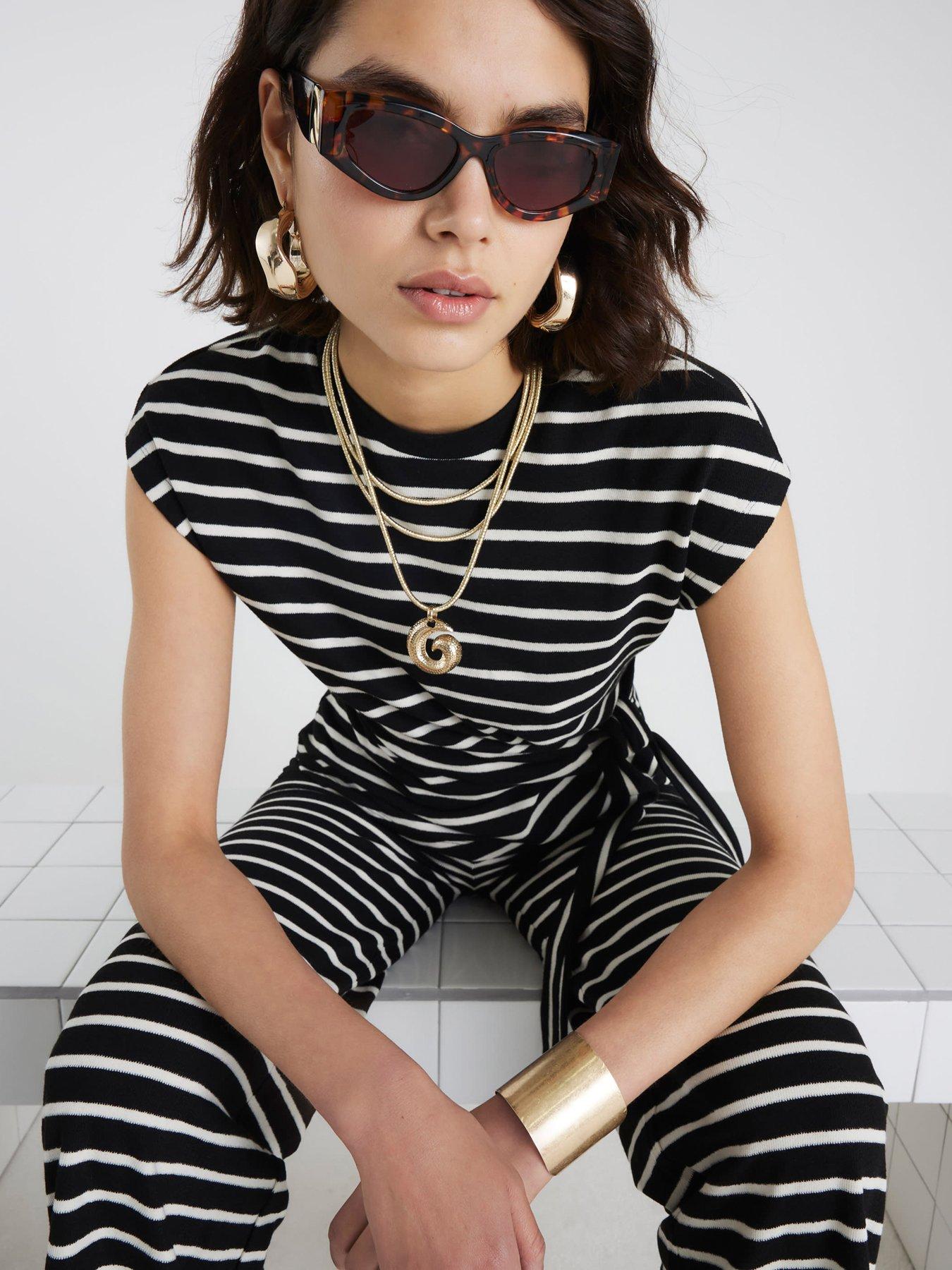 Image 3 of 4 of River Island Short Sleeve Stripe Knot Side T-Shirt - Black