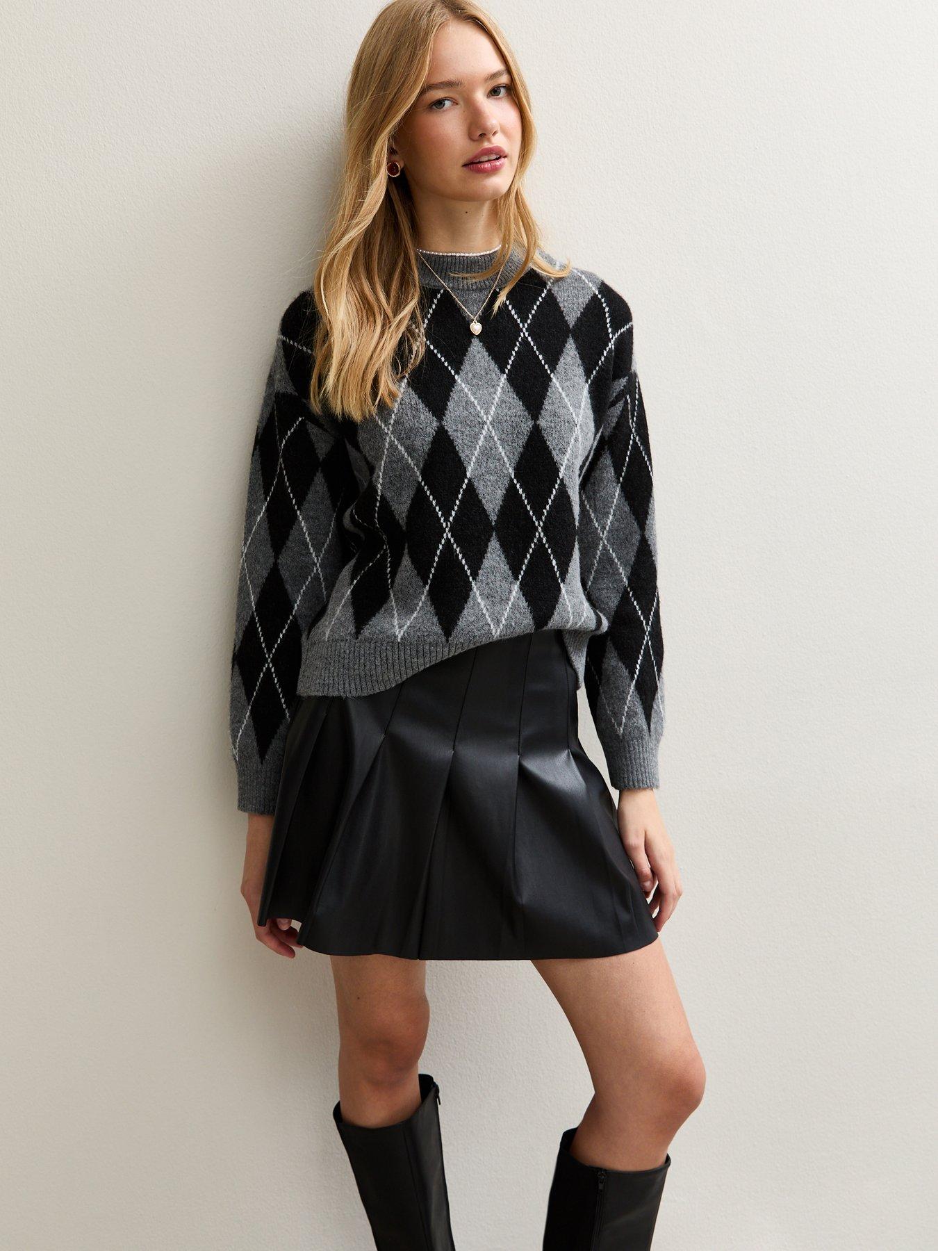 New Look: Faux Leather Pleated Mini Skirt - Black