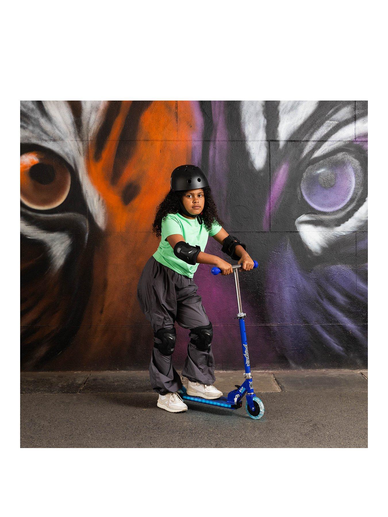XOOTZ Wild Rider Light Up LED Scooter - Blue