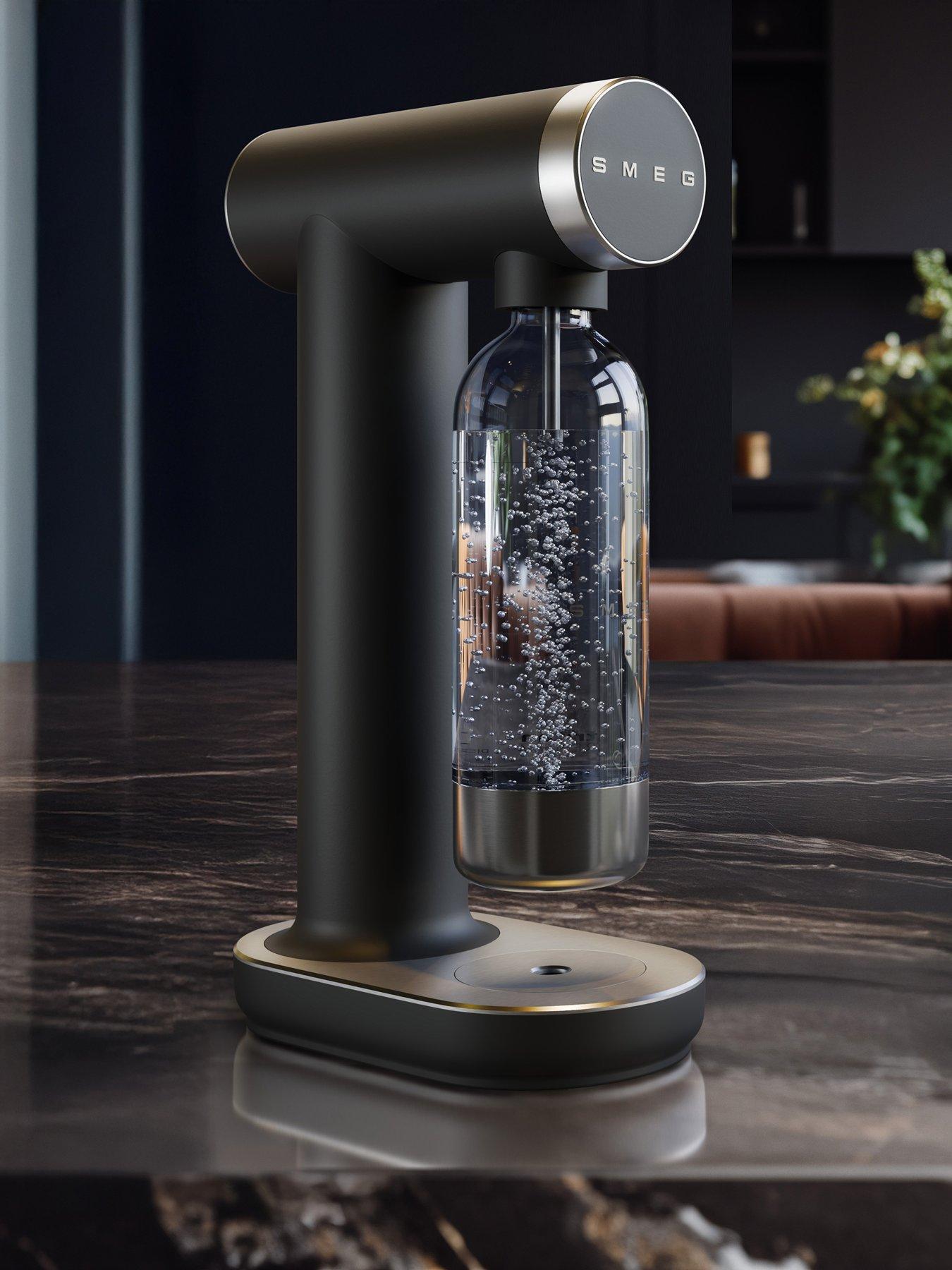 Smeg Soda Maker with Non-Slip Feet, 800ml, Matte Black
