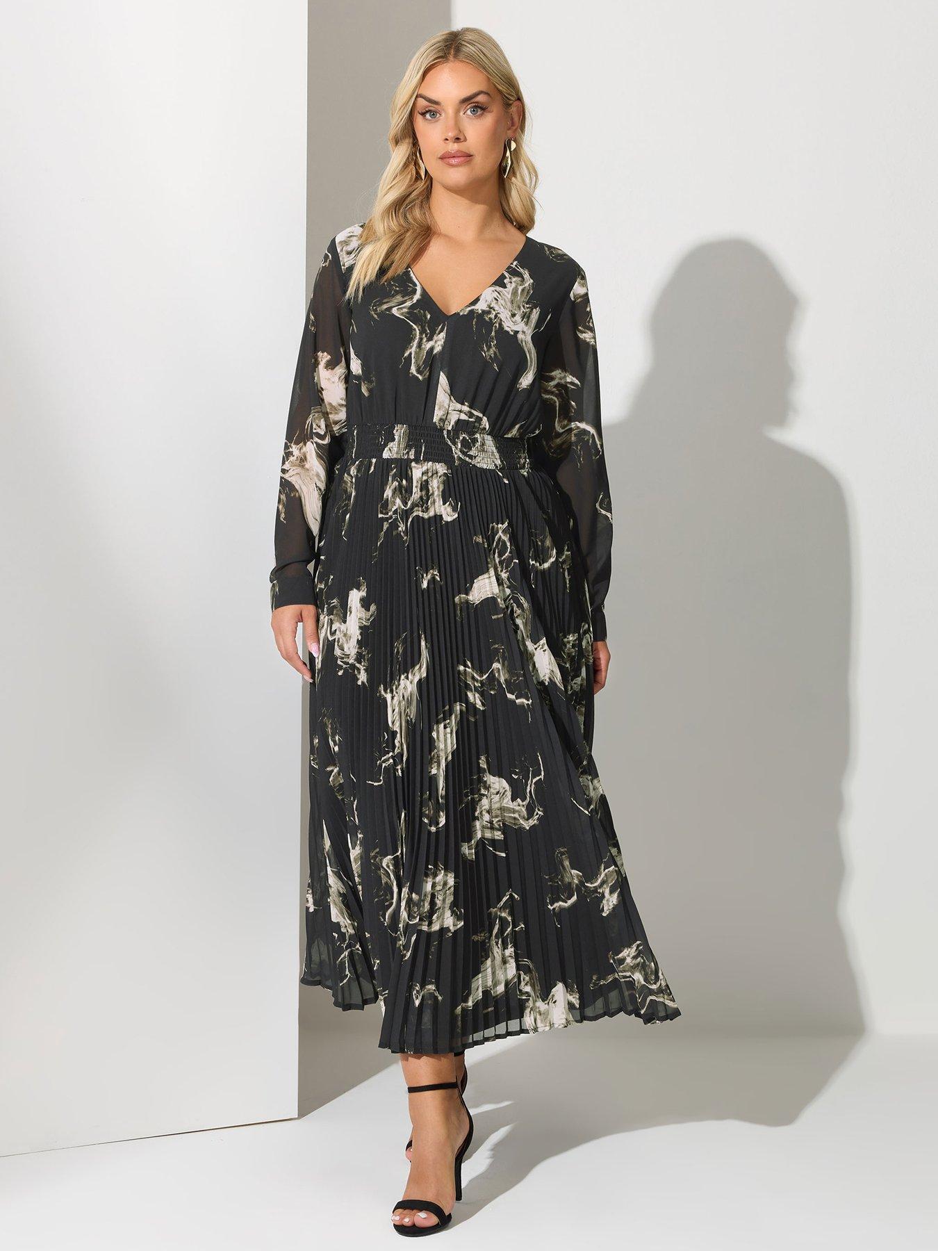 undefined Curve V-Neck Pleated Dress - Black