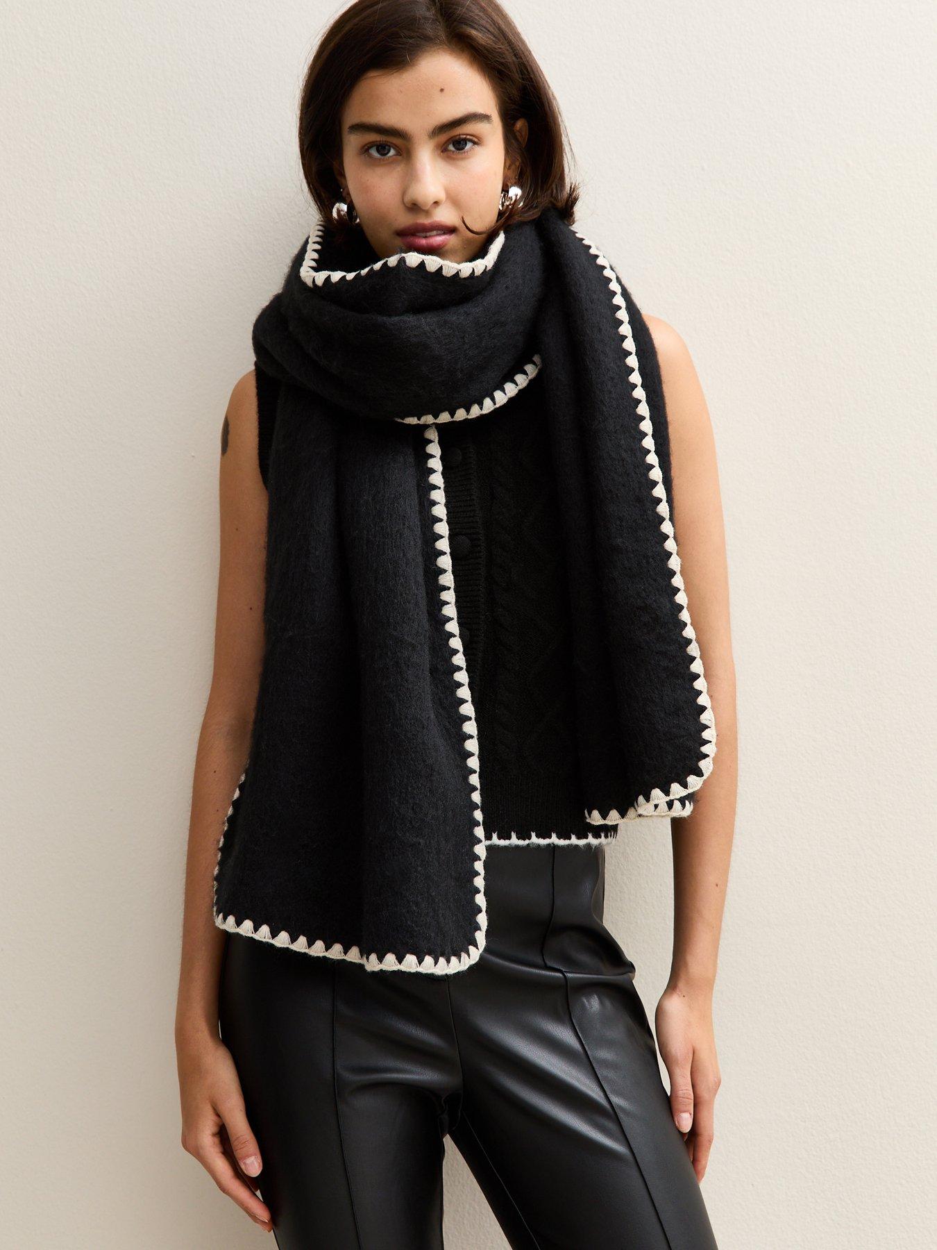New Look Black Heavyweight Contrast Whipstitched Scarf