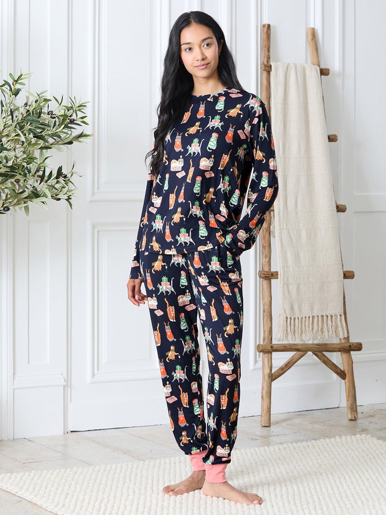 CHELSEA PEERS Christmas Classic Printed Long Sleeve Pyjama Set