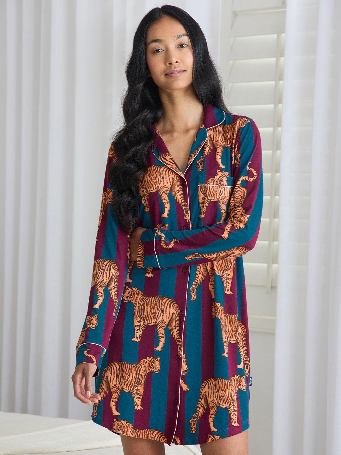 Image 2 of 5 of CHELSEA PEERS Classic Night Shirt In Polyester - Red