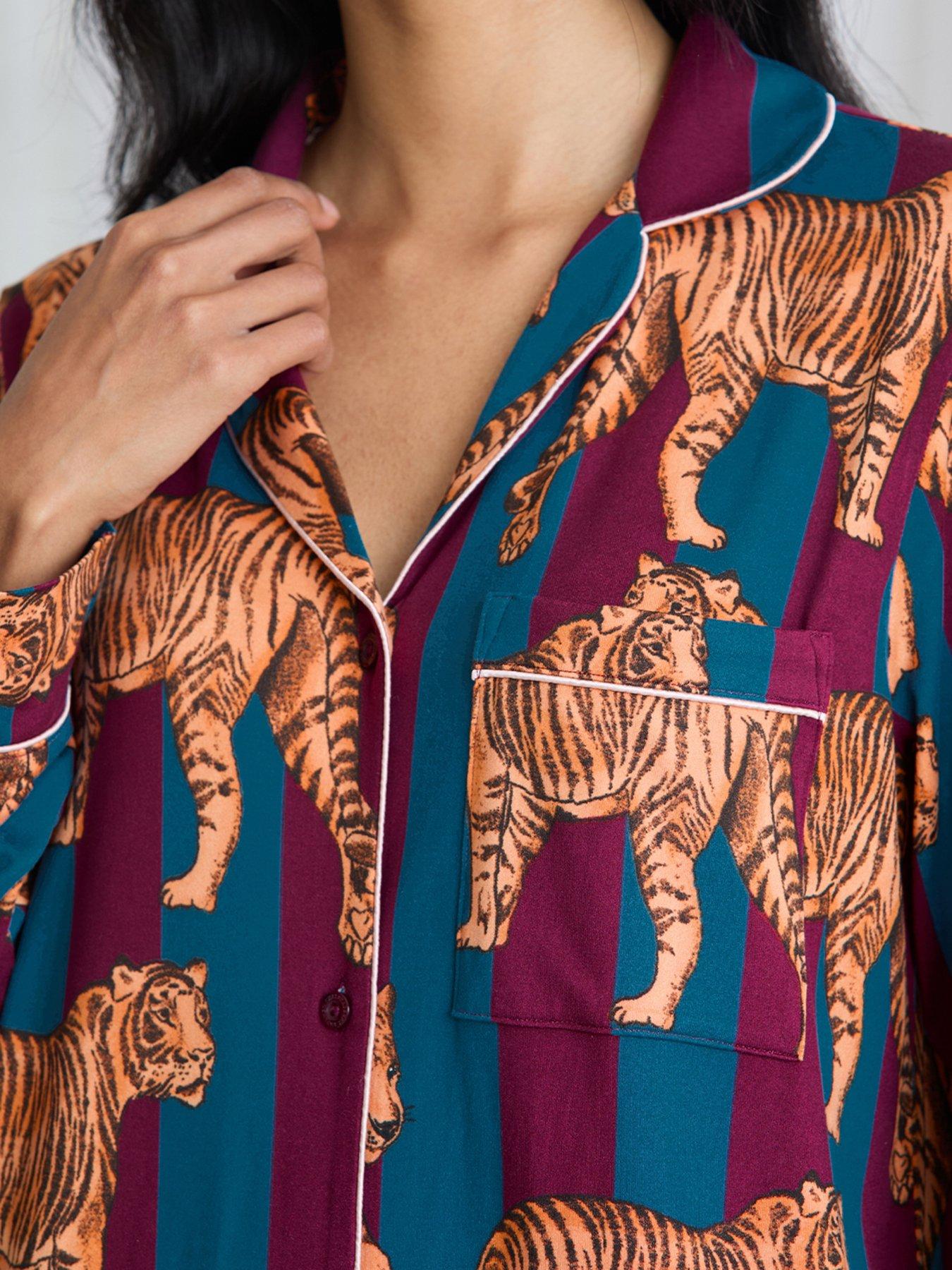 Image 4 of 5 of CHELSEA PEERS Classic Night Shirt In Polyester - Red