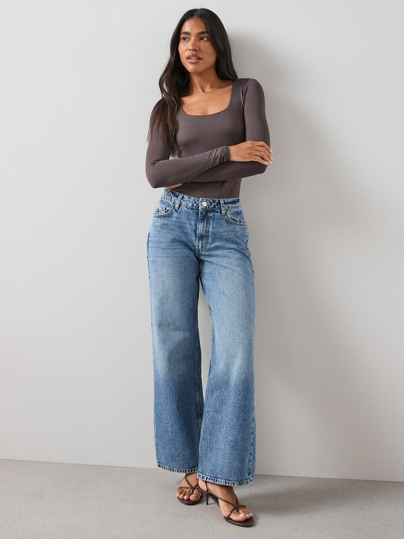 Image 4 of 7 of The Very Collection Low Rise Baggy Jeans - Mid Wash