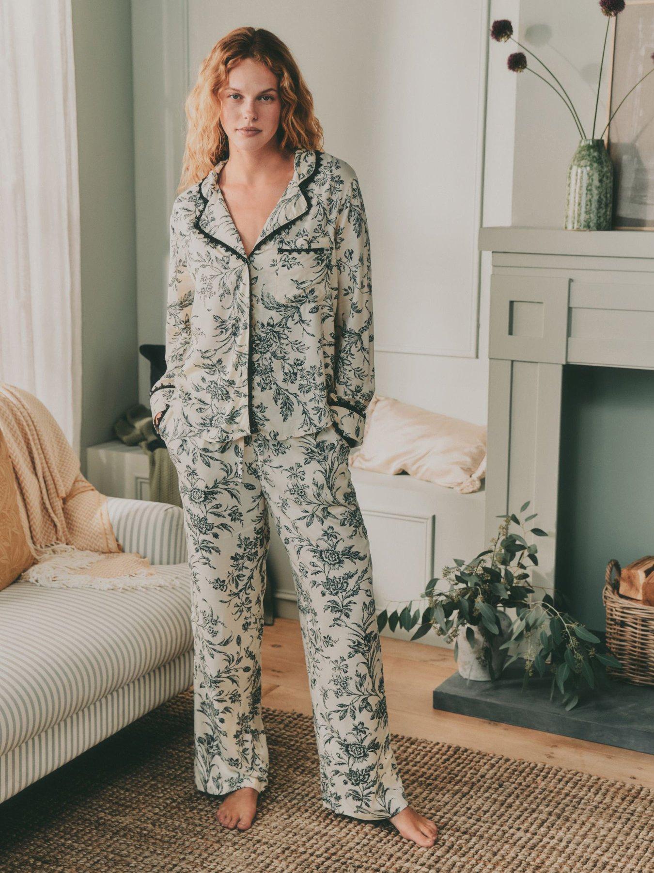 Laura Ashley Lloyd Mono Button Through - Black