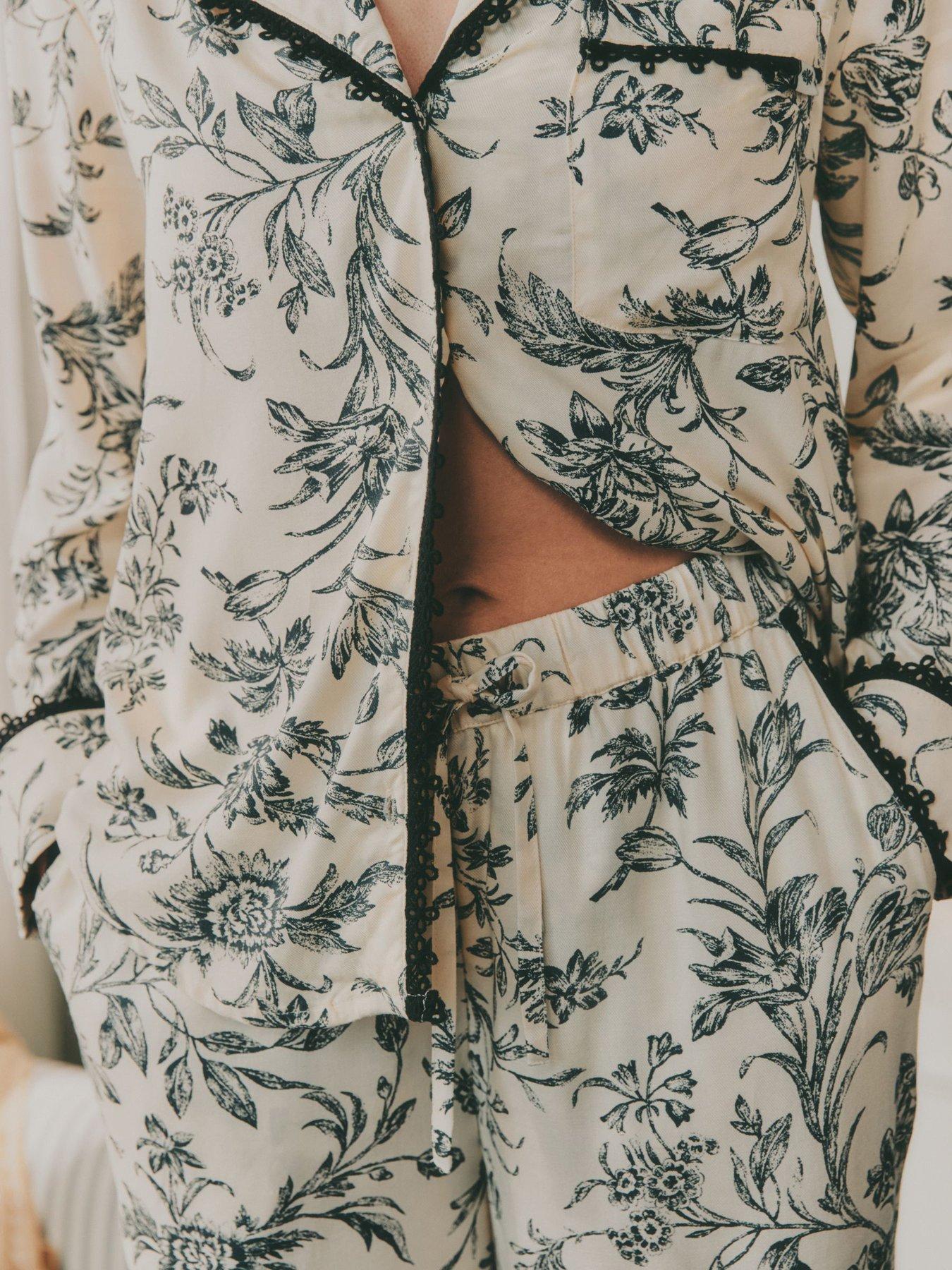 Image 5 of 6 of Laura Ashley Lloyd Mono Button Through - Black