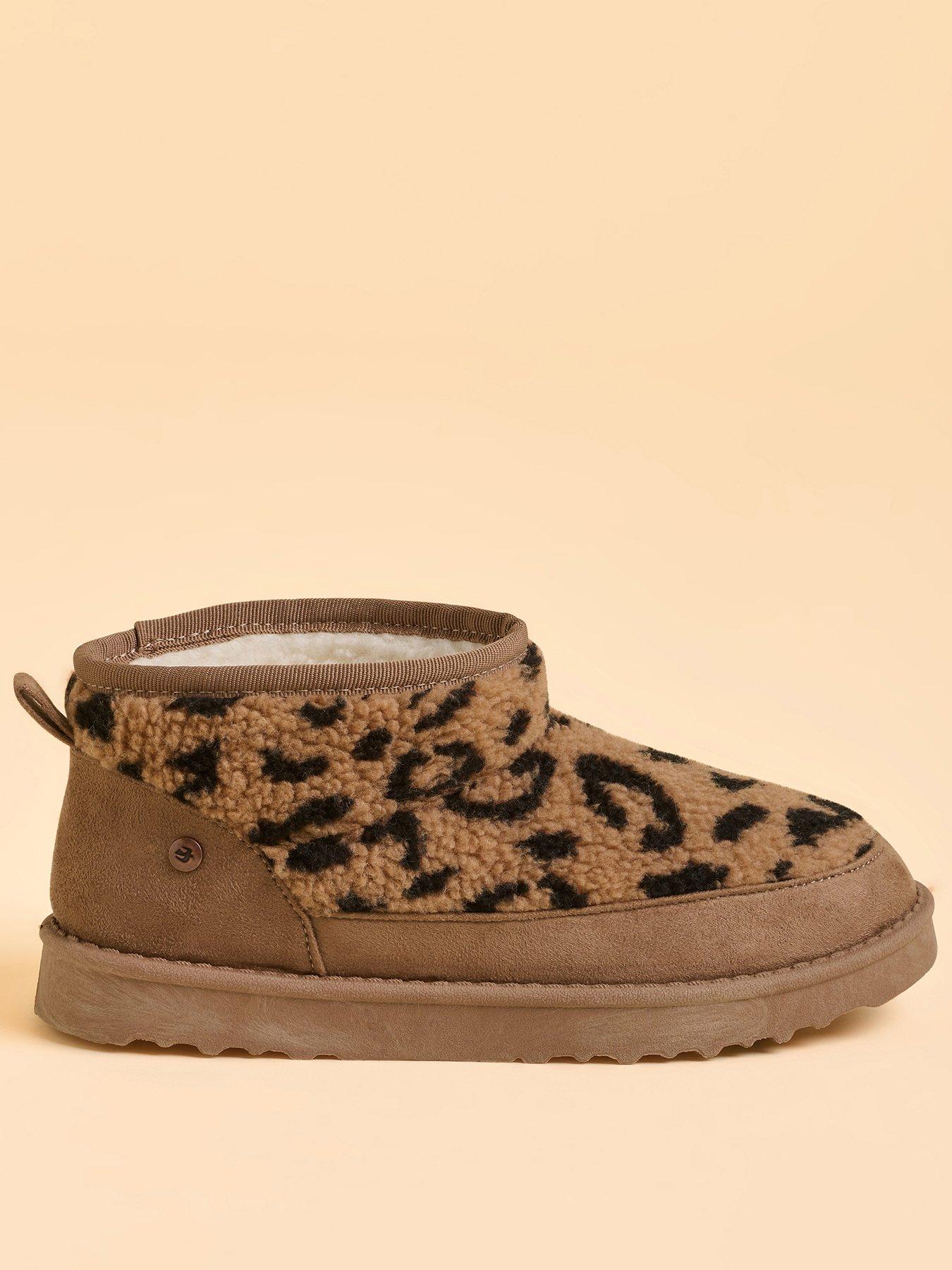 undefined Winters Embrace Slipper - Brown