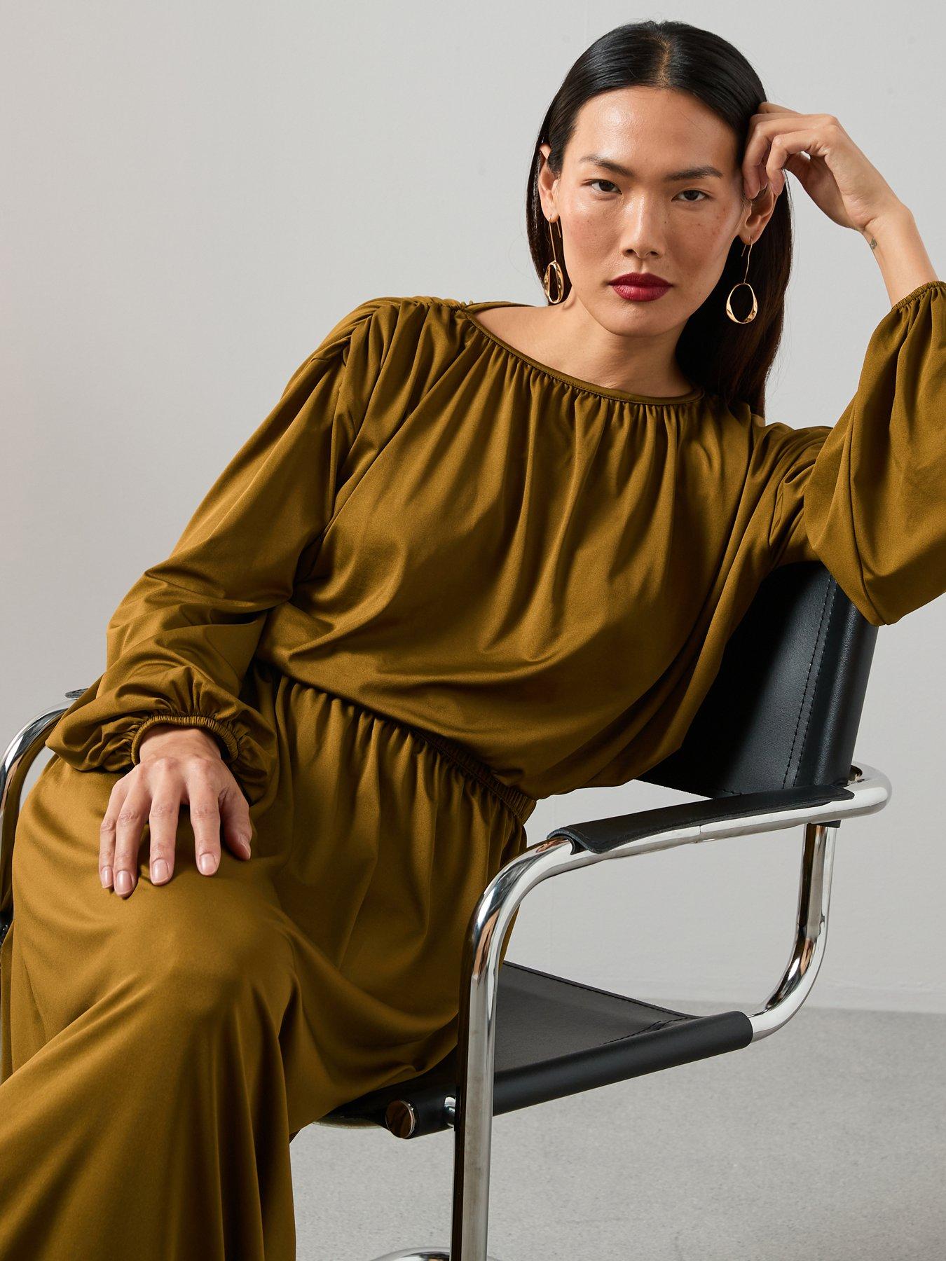 Image 4 of 7 of The Very Collection Ruched Volume Sleeve Bubble Hem Top Co-ord - Green