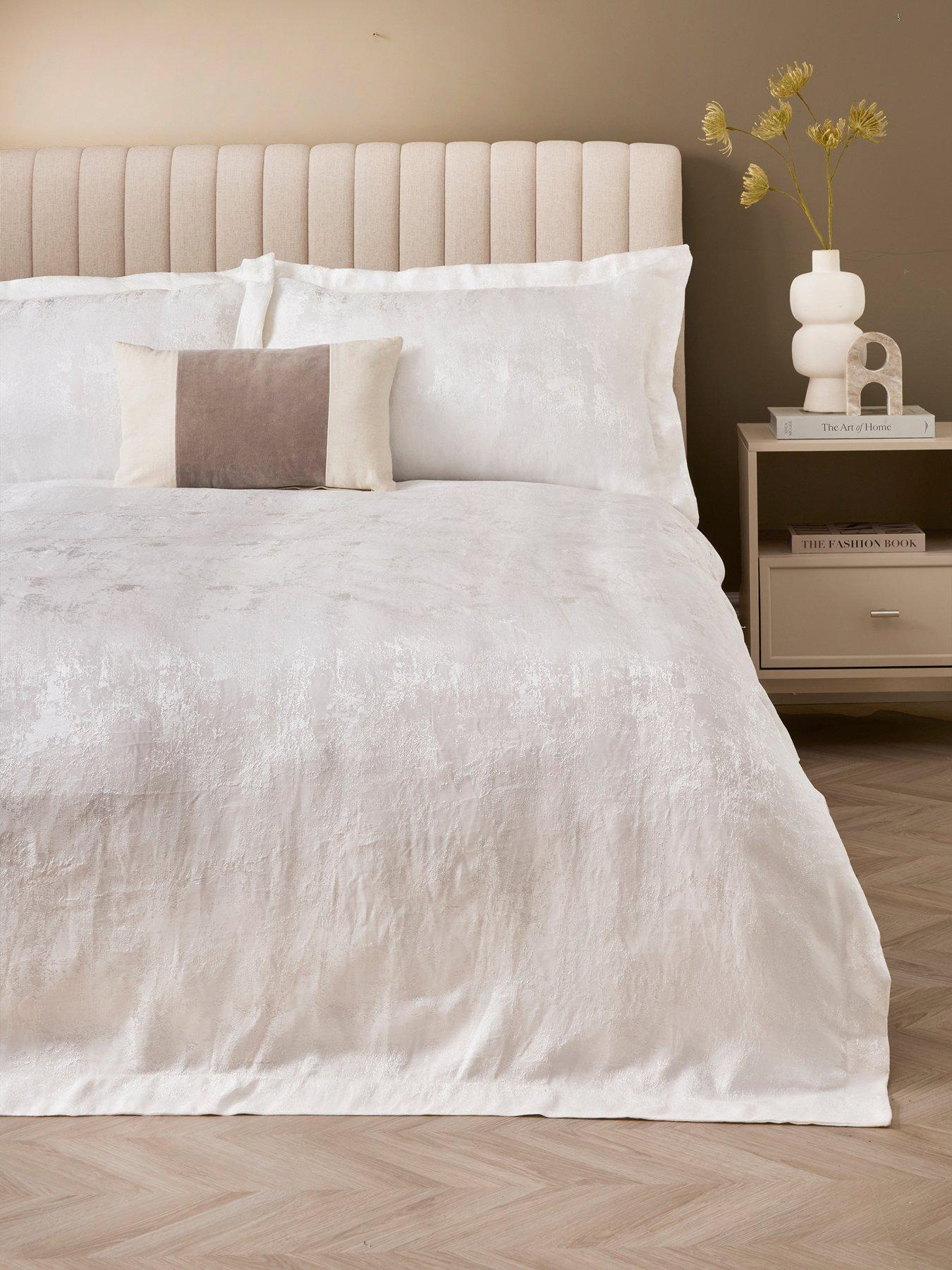 The Very Collection Luxe Textured Jacquard Duvet Set